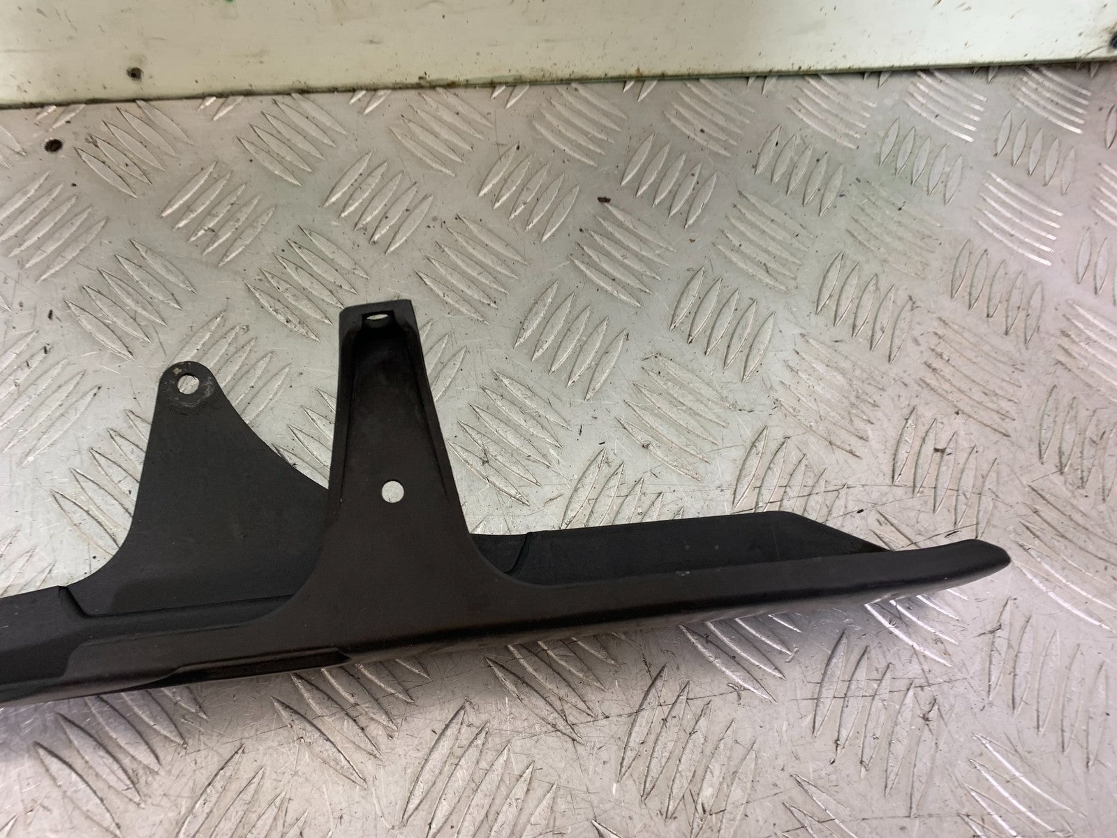 TRIUMPH 955I SPRINT RS CHAIN GUARD YEAR 1999-03 (CMB1313)