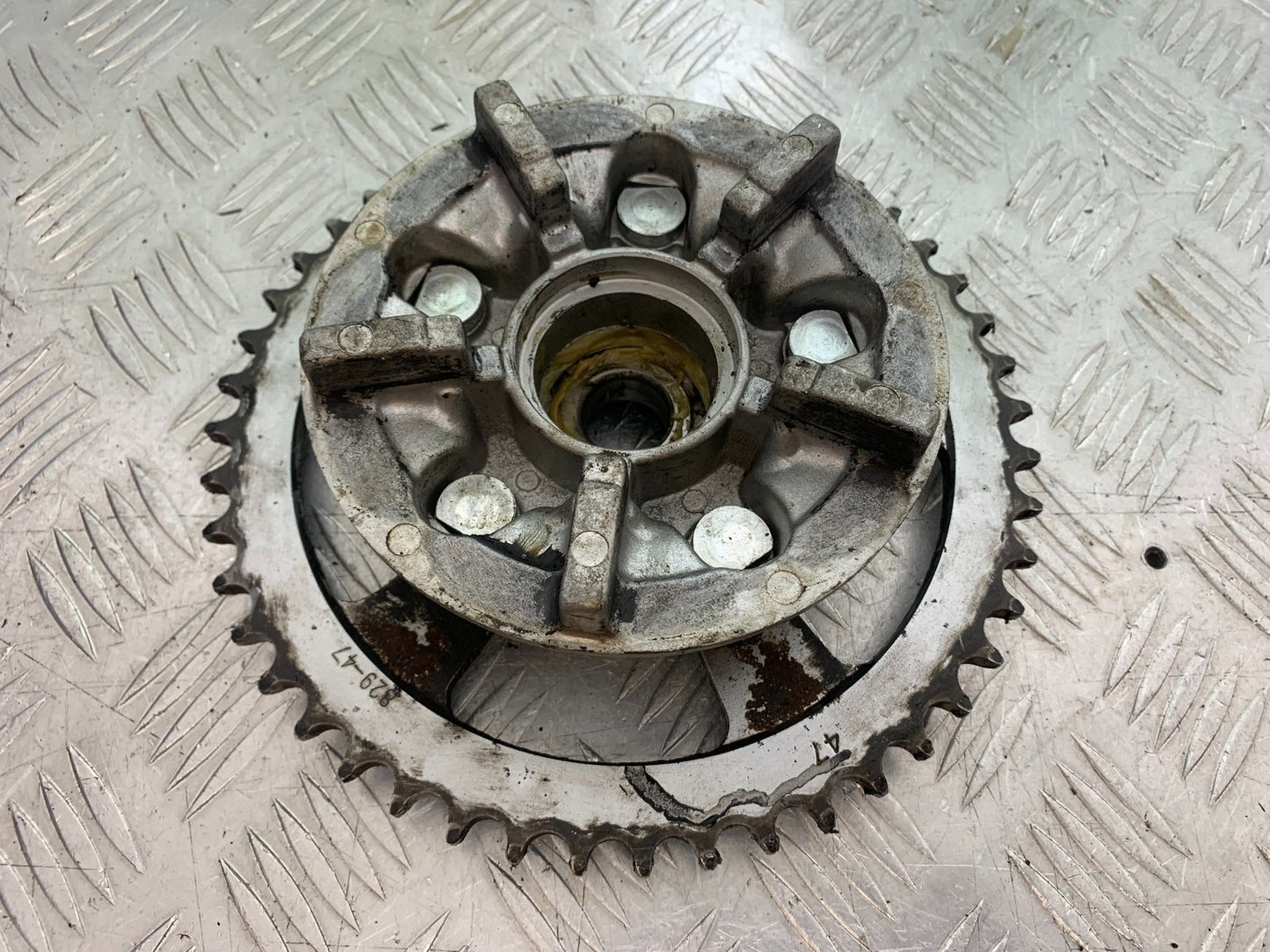 SUZUKI GSF600 GSF 600 BANDIT SPROCKET CARRIER   2000-2004 (CMB1269)