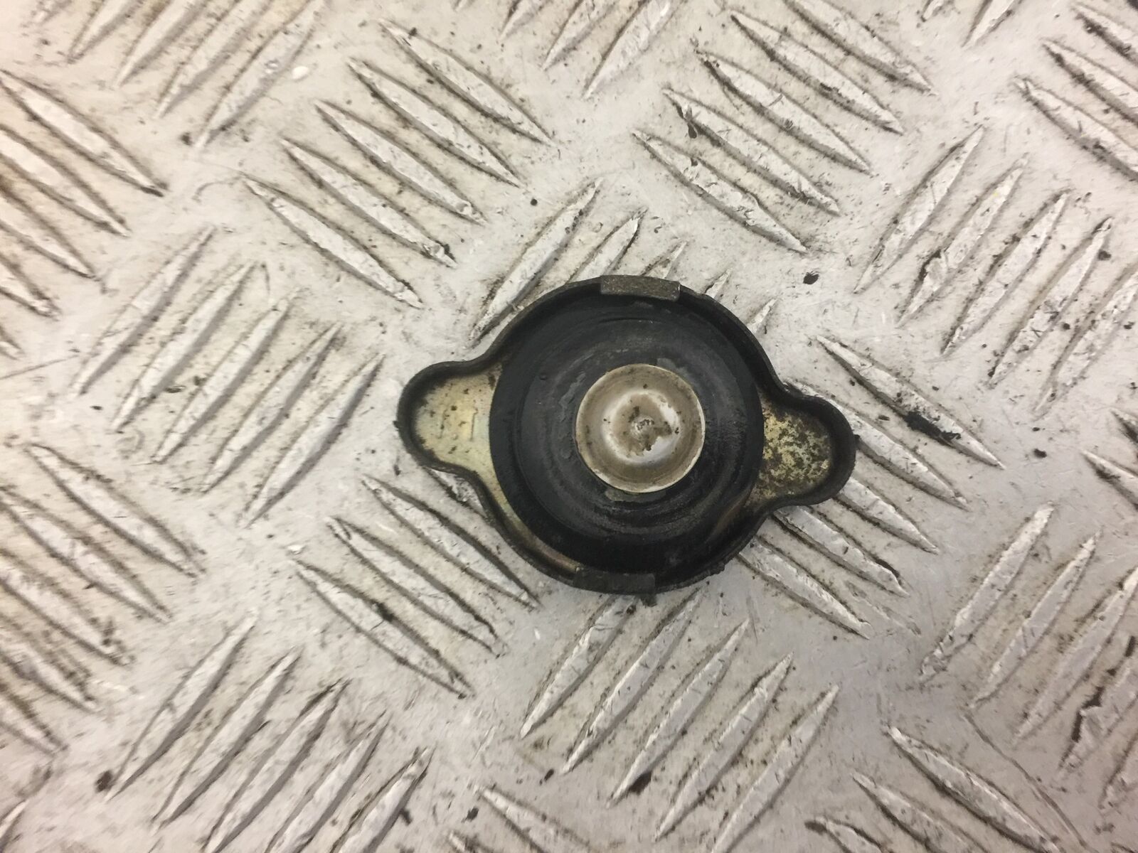 HONDA CBR600 CBR 600 F4I RADIATOR CAP YEAR 2001 (STOCK 537)