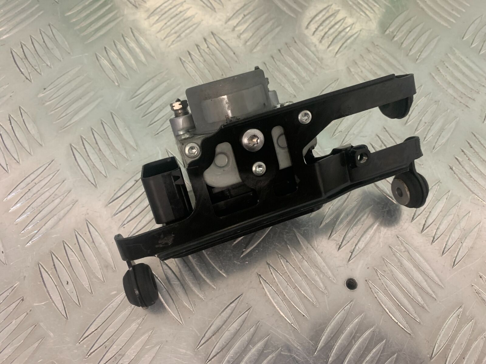 TRIUMPH 675 STREET TRIPLE RX ABS PUMP  YEAR 2015-2017  (STOCK 971)