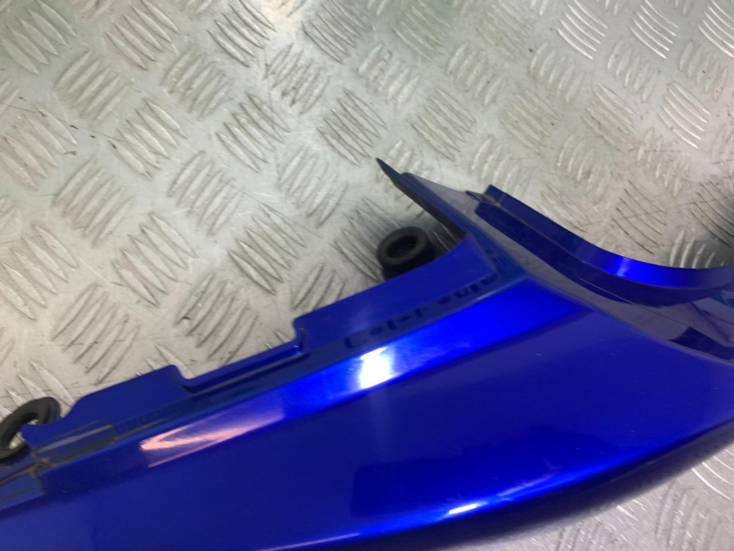 SUZUKI SV1000 SV 1000 RIGHT SEAT PANEL YEAR 2003-2007 (CMB1293)