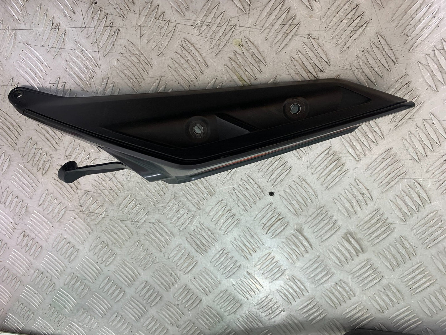 KTM 125 DUKE RIGHT SEAT PANEL   YEAR 2018-2023 (CMB1185)