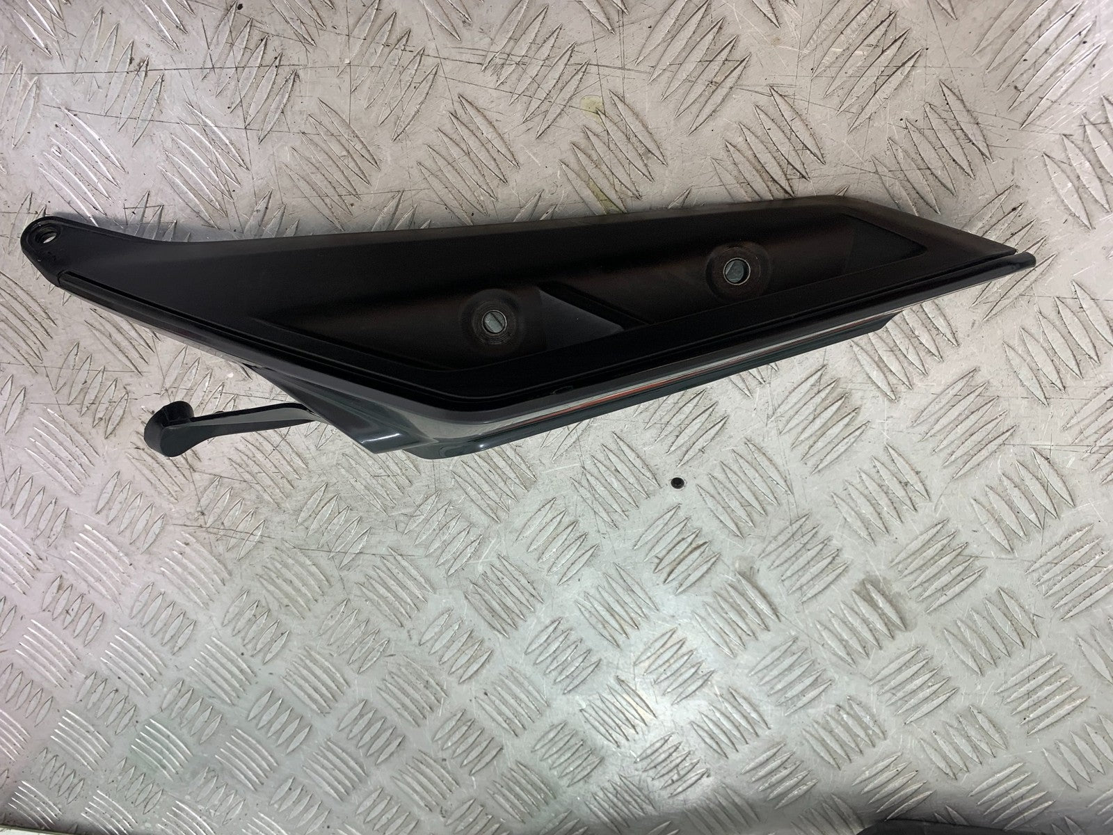 KTM 125 DUKE RIGHT SEAT PANEL   YEAR 2018-2023 (CMB1185)