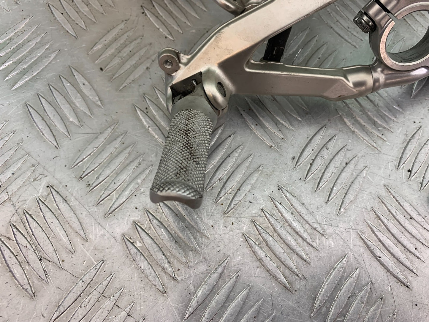 DUCATI 1299 PANIGALE FRONT RIGHT HANGER AND PEG  YEAR 2016 (CMB 1187)