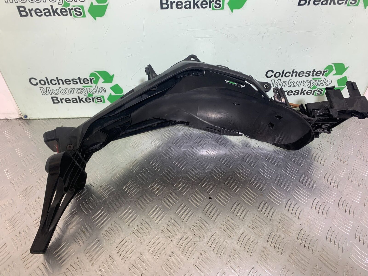 HONDA VFR1200 VFR 1200 FA UNDERTRAY  YEAR 2010-11 CMB1088)