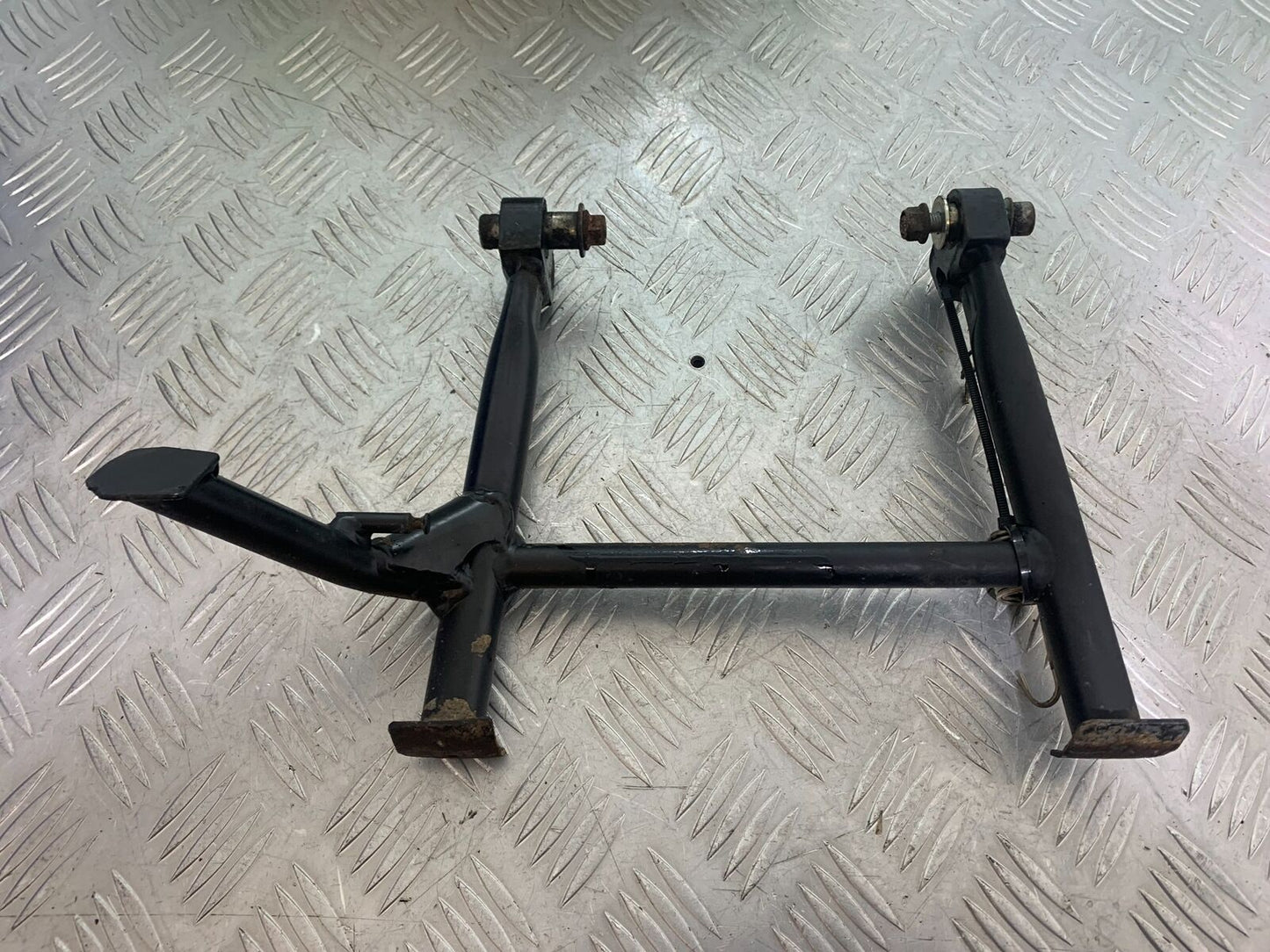TRIUMPH 955i SPRINT ST CENTER STAND  YEAR 1999-2004 (CMB1124)