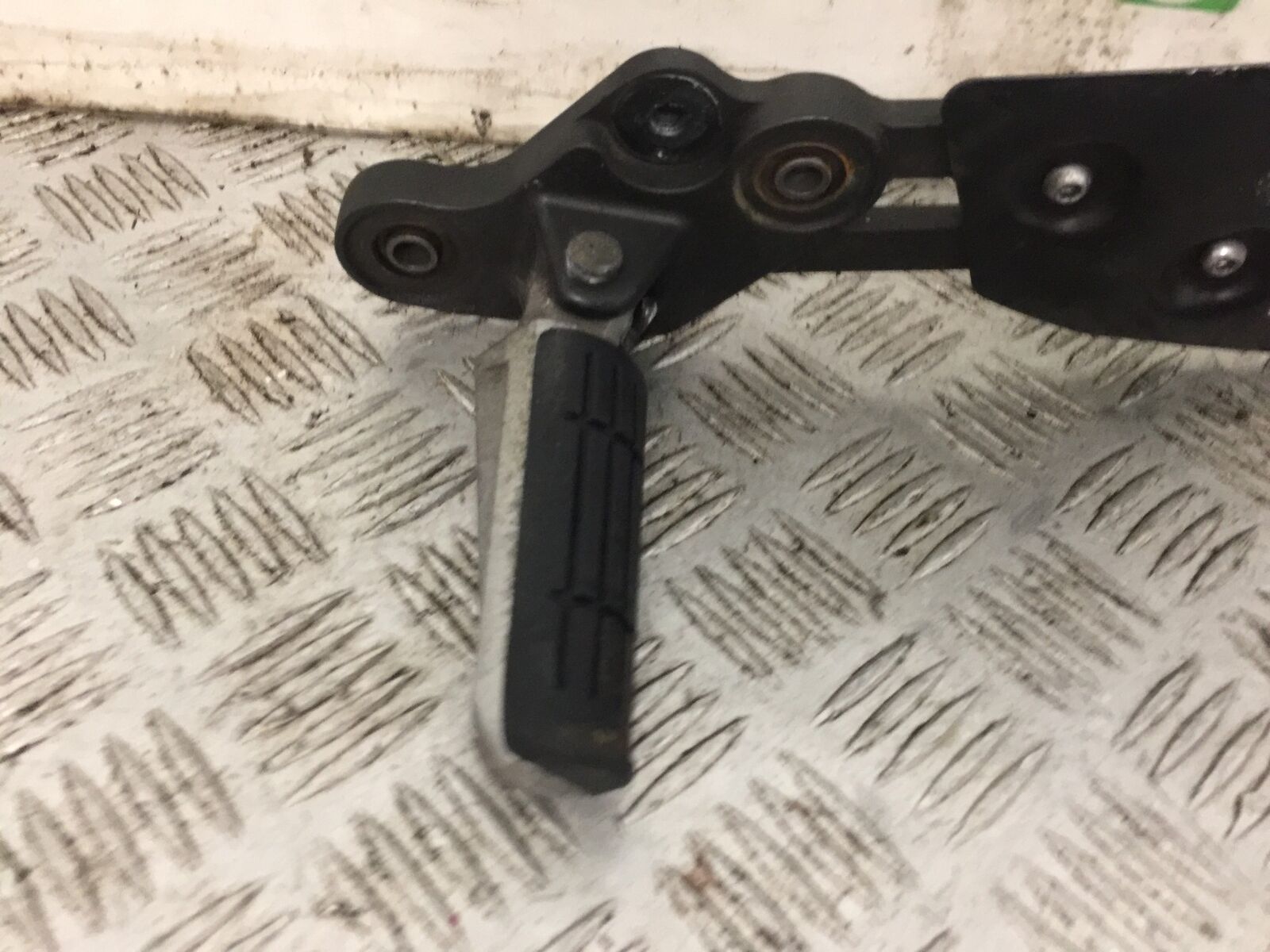 YAMAHA MT07 MT-07 FRONT LEFT HANGER  YEAR 2019 (STOCK 784)