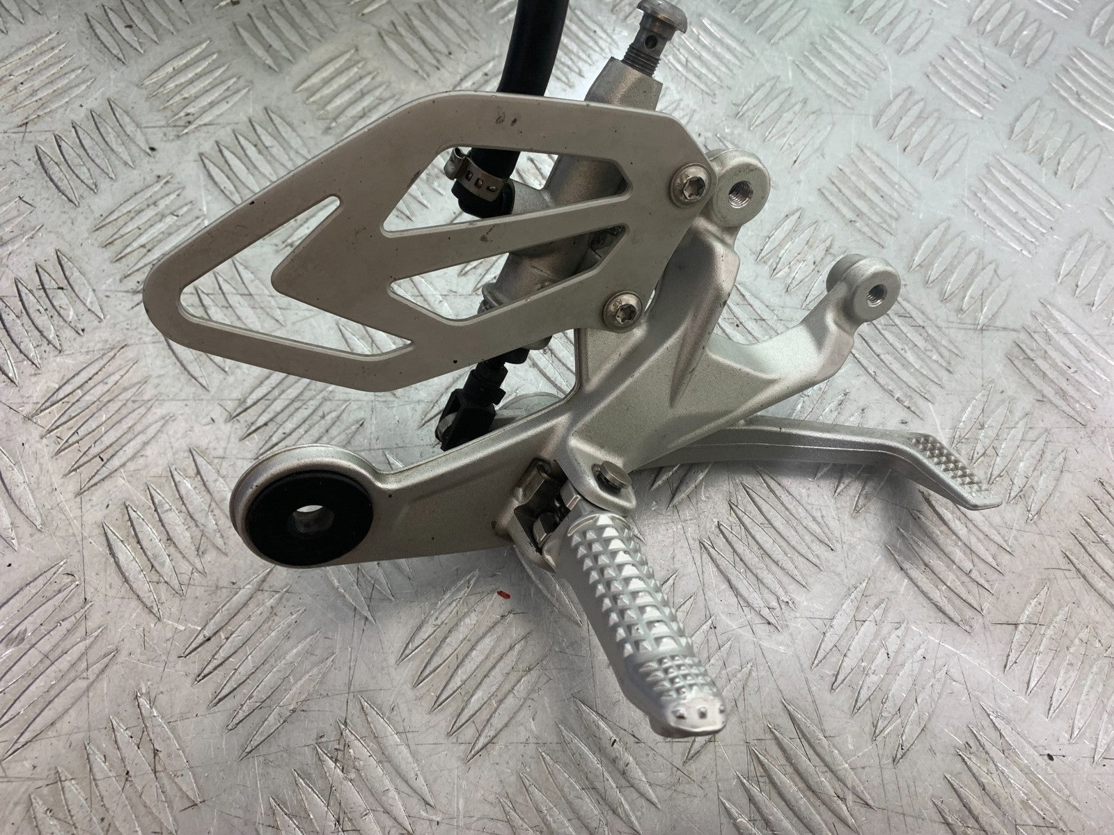 BMW S1000 RR FRONT RIGHT HANGER PEDAL AND PEG  YEAR 2015-2018 (CMB1246)