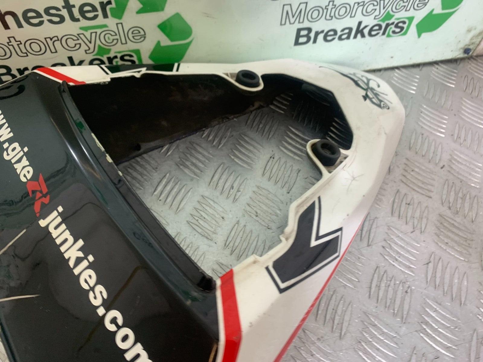 SUZUKI GSXR750 GSXR 750 K4 K5 TAIL PIECE SEAT UNIT 2004-2005 (CMB1319)