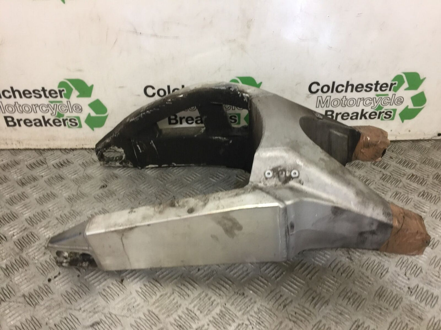 HONDA CBR929 FIREBLADE SWINGARM  YEAR 2000-01  (STOCK 683)