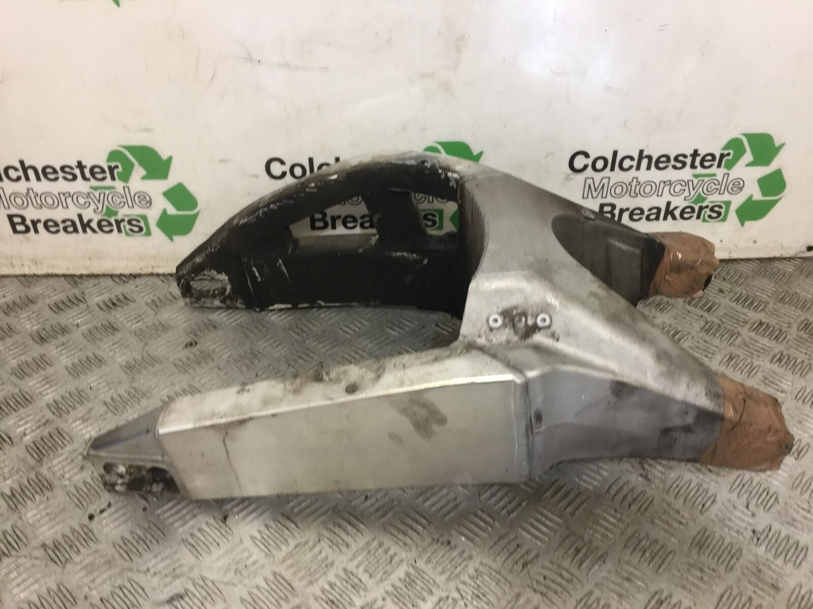 HONDA CBR929 FIREBLADE SWINGARM  YEAR 2000-01  (STOCK 683)