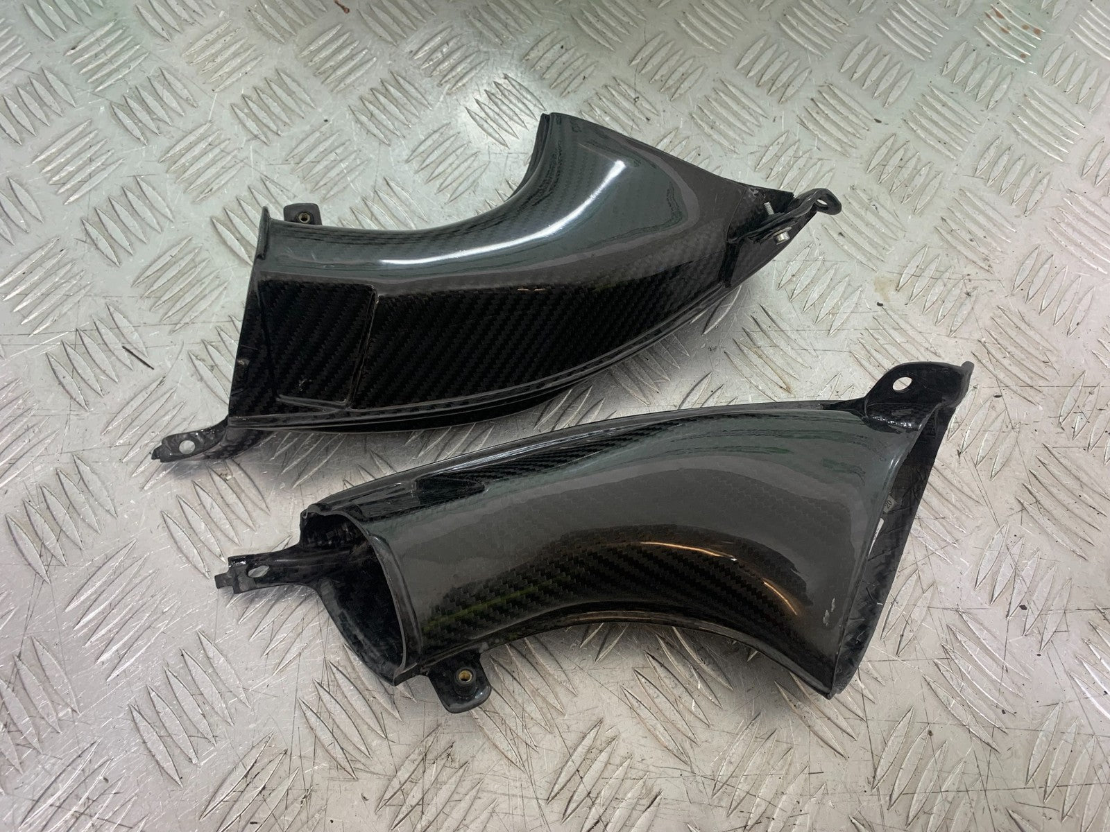 YAMAHA YZF R1 4C8 CARBON AIR TUBES  YEAR 2007-2008 (CMB1237)