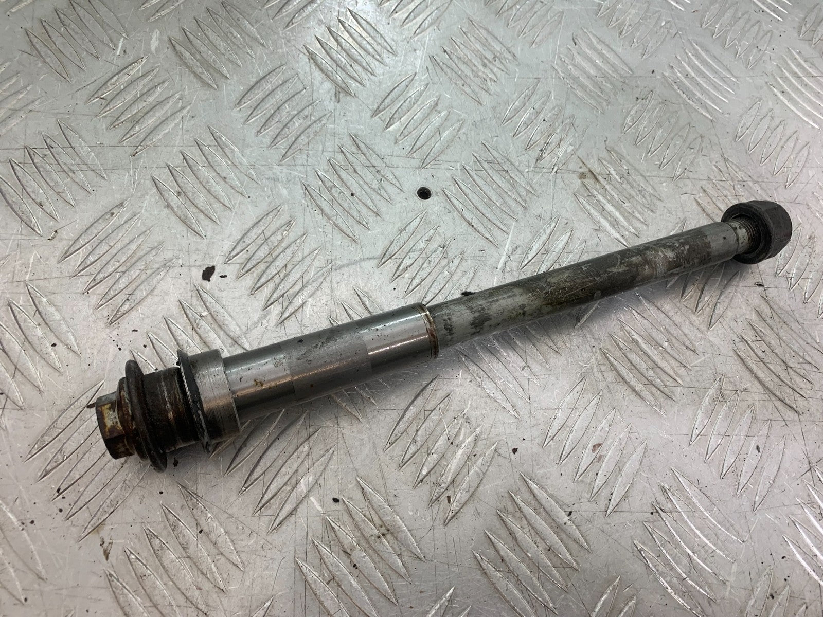 HONDA NT650 V DEAUVILLE REAR WHEEL SPINDLE  YEAR 1999 (CMB1268)