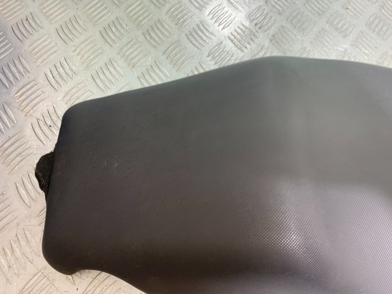 TRIUMPH 1050 SPRINT ST SEAT  2003-2011 (CMB1285)