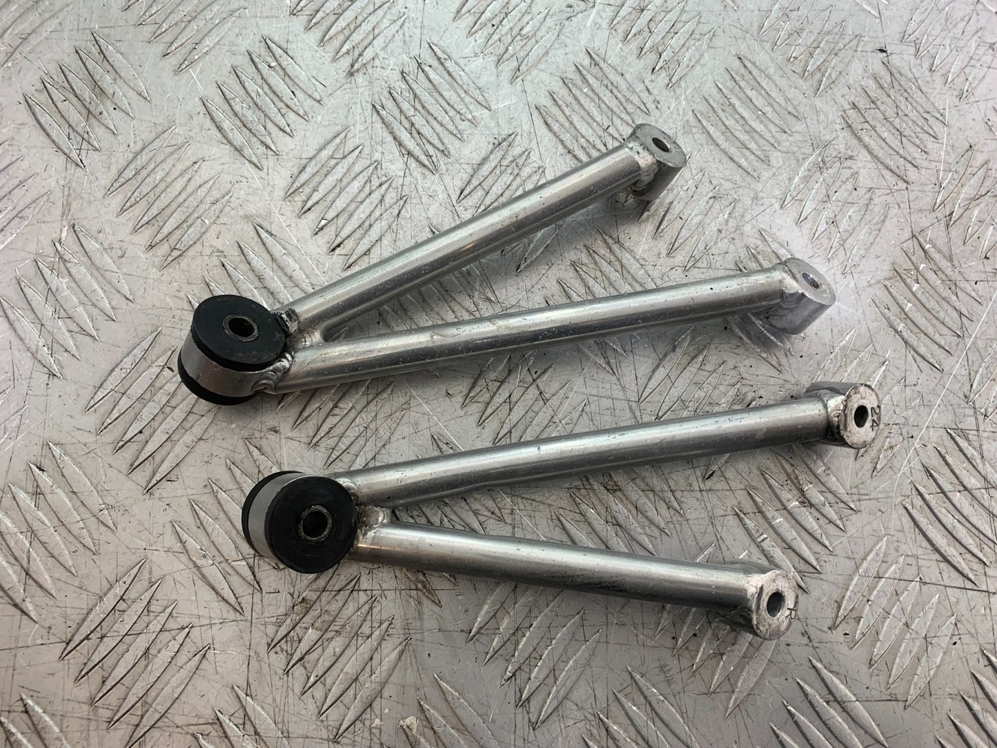 SUZUKI SV1000 SV 1000 S SILENCER BRACKETS    YEAR 2003-2007 (CMB1293)