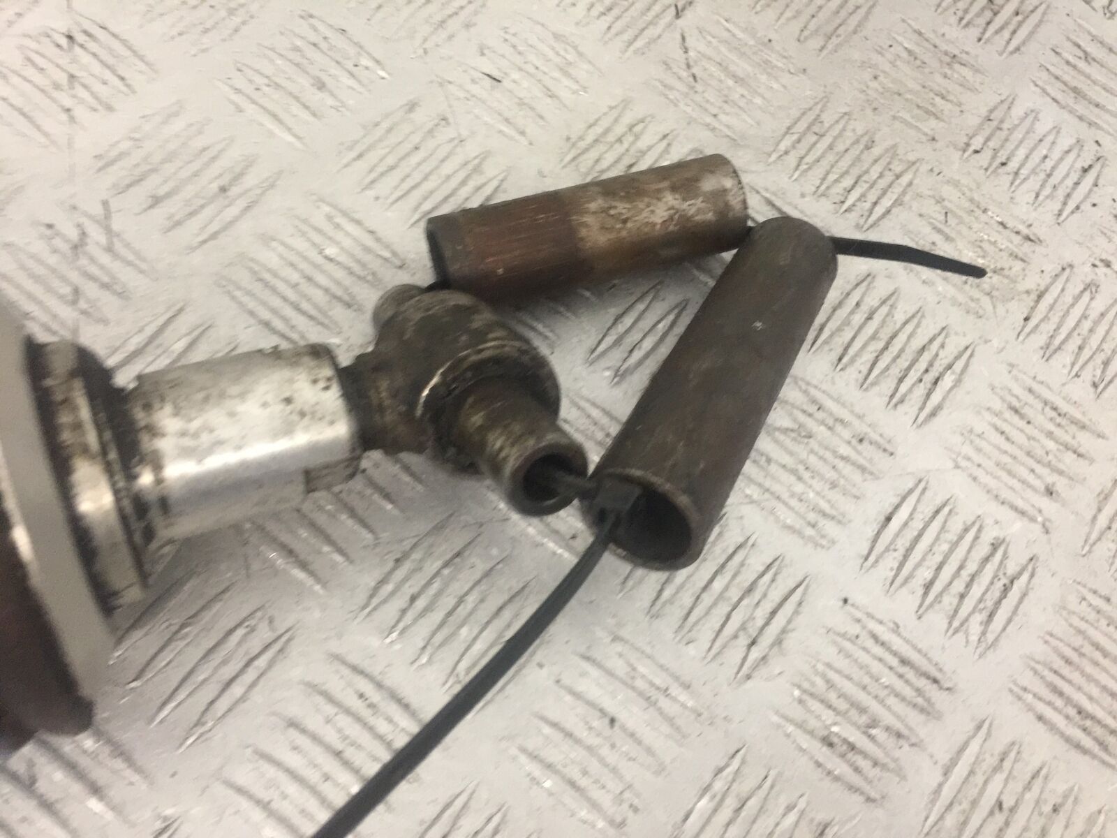 TRIUMPH 955i TIGER AFTERMARKET REAR SHOCK  YEAR 2001-2006 (STOCK 818)