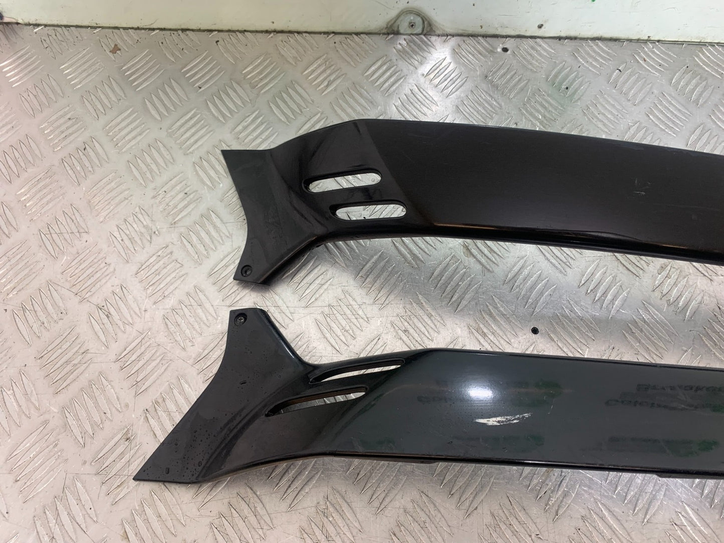 PIAGGIO VESPA GTS 125 LEFT & RIGHT LOWER INFILLS YEAR 2009-14  (CMB1261)