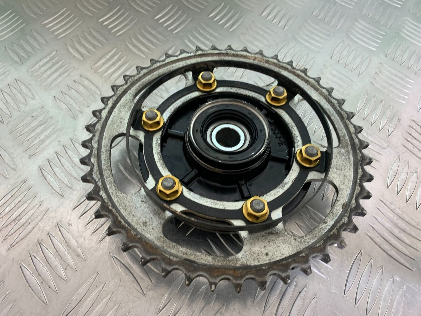 YAMAHA MT09 MT-09 SPROCKET CARRIER  YEAR 2013-2016  (STOCK 997)