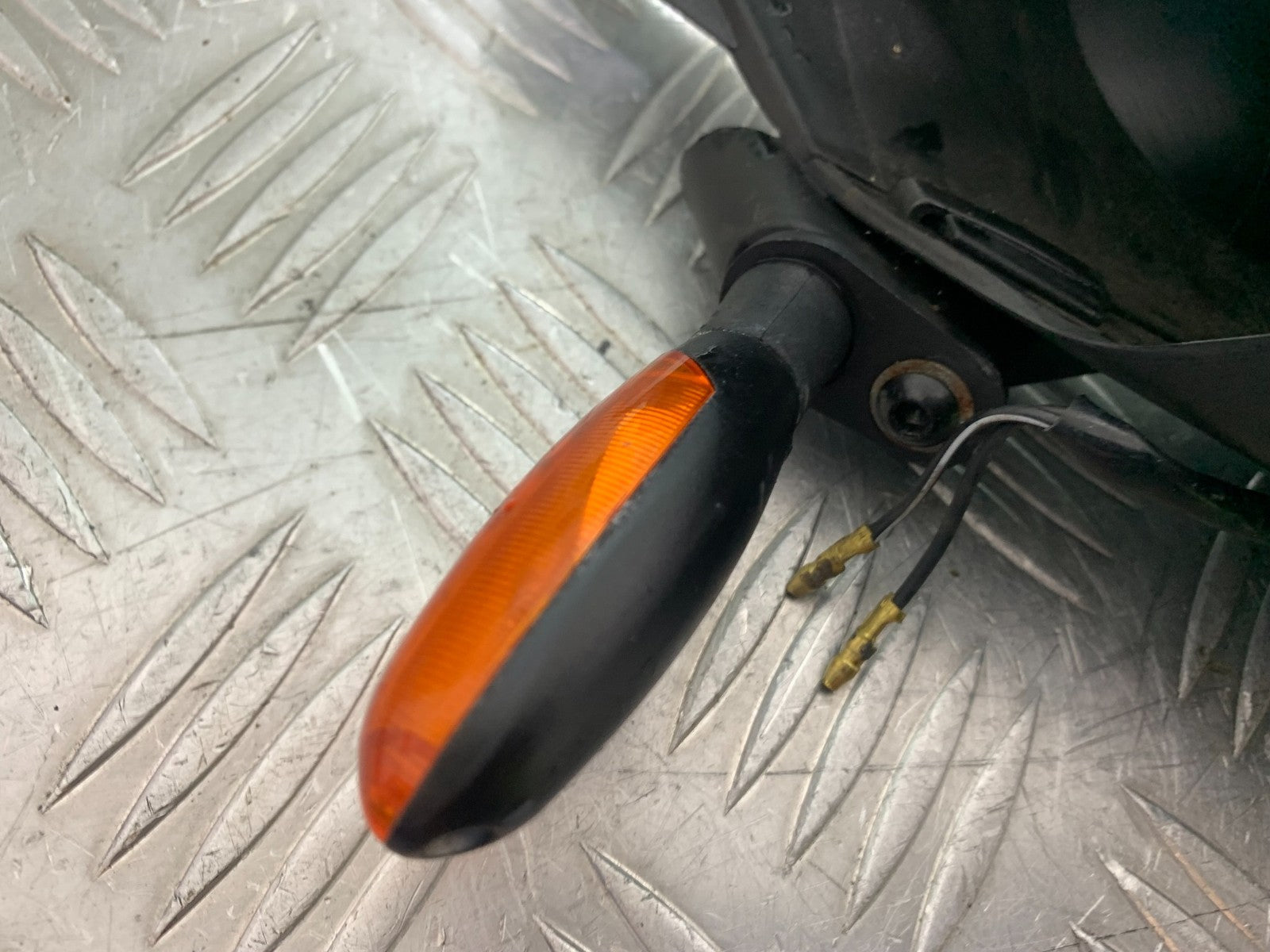 APRILIA TUONO 1000 V4 LEFT AIR TUBE AND INDICATOR YEAR 2013-2014  (CMB1239)