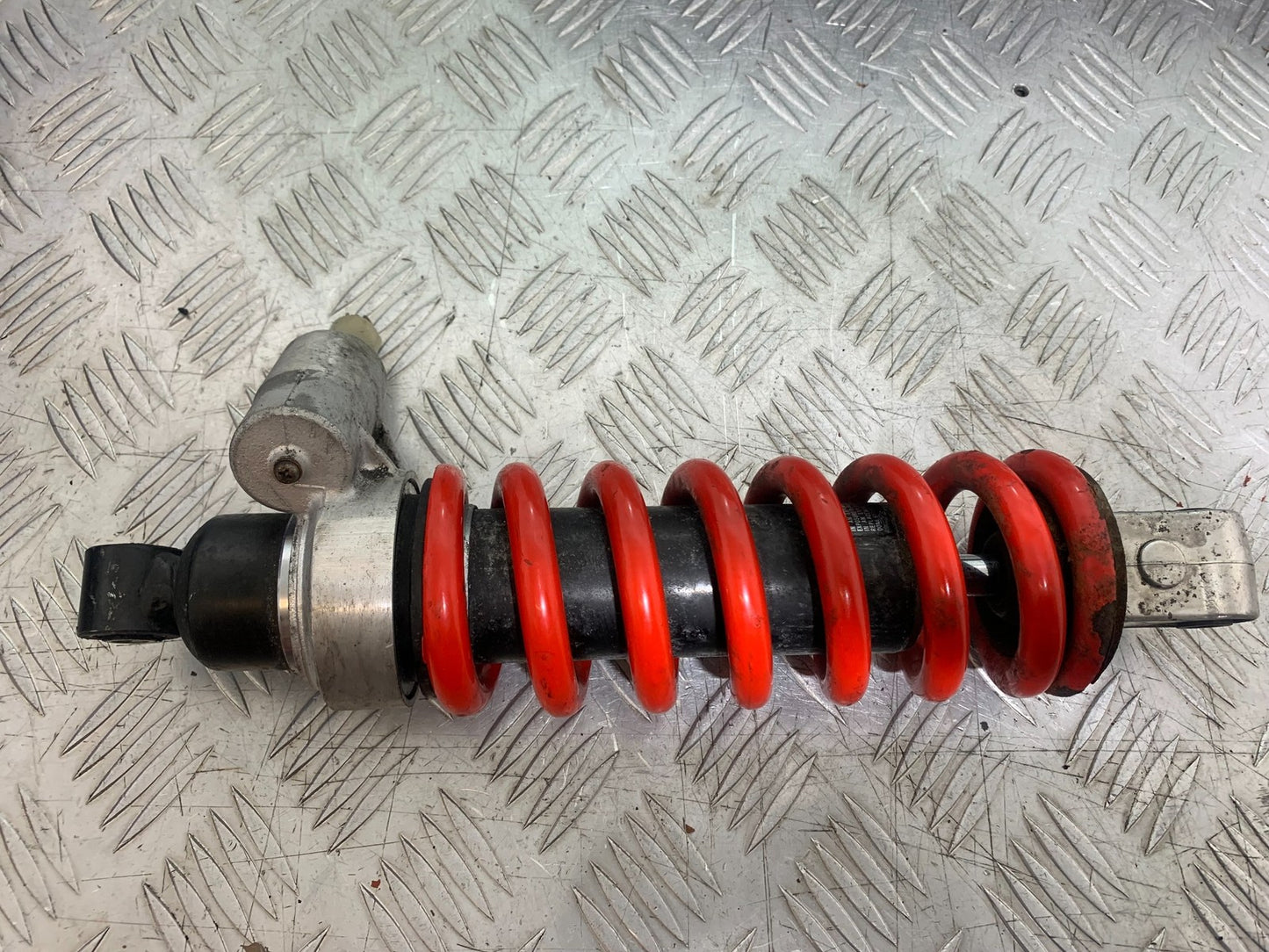TRIUMPH 1050 SPRINT ST REAR SHOCK  YEAR 2004-2007 (CMB1197)