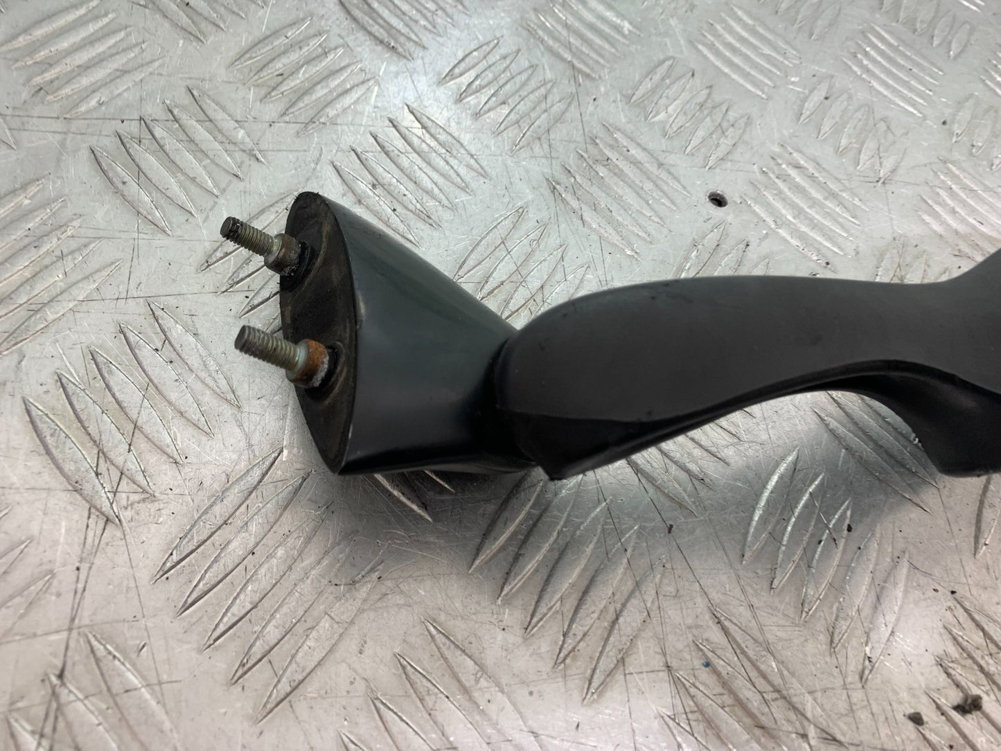TRIUMPH 955i DAYTONA RIGHT MIRROR  YEAR 2002-2006 (CMB1229)