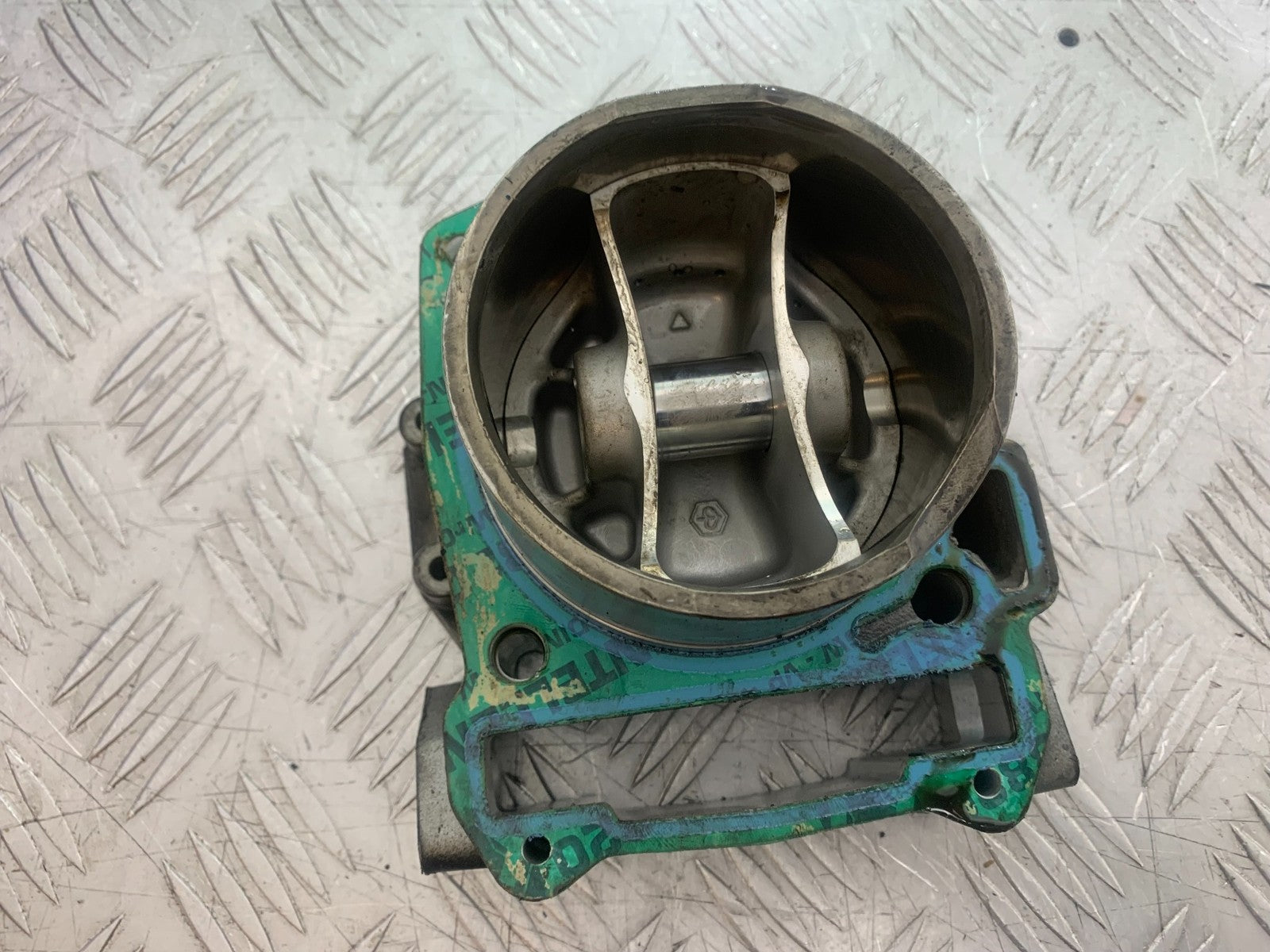 APRILIA SL750 SL 750 SHIVER REAR BARREL AND PISTON YEAR 2008-2016 (CMB1242)