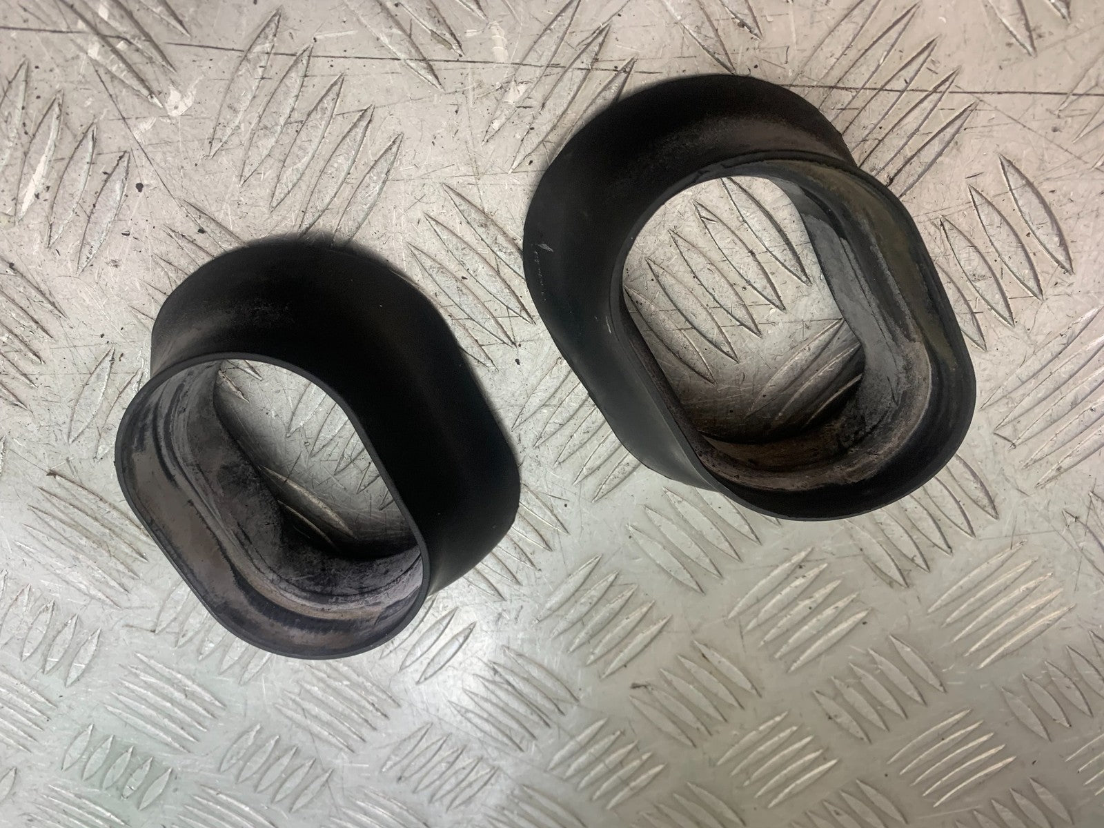 SUZUKI GSXR750 GSXR 750 K4 K5 AIR TUBE RUBBERS    2004-2005 (CMB1319)