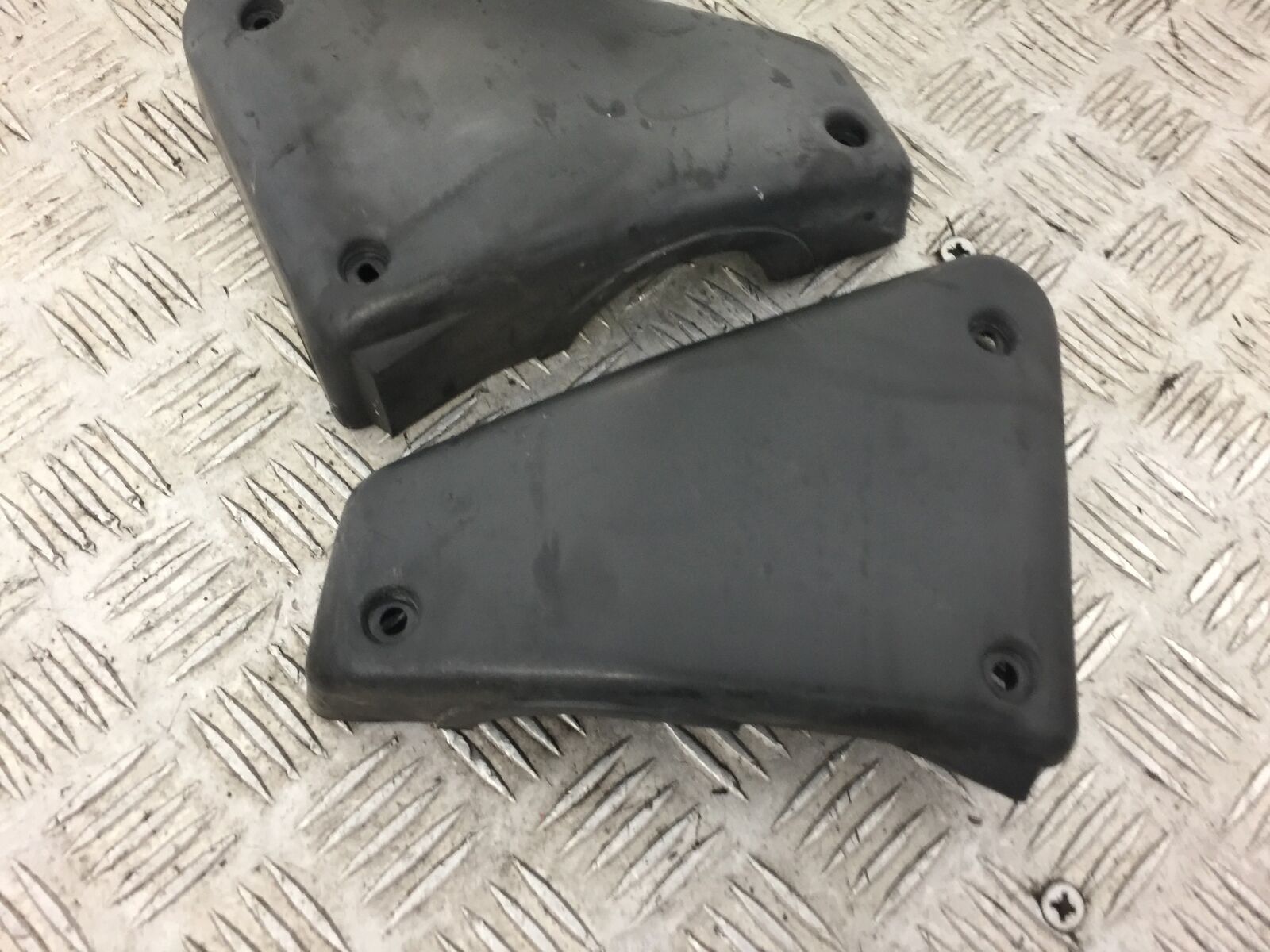 YAMAHA FZS600 FAZER 600 LEFT AND RIGHT FRAME COVERS YEAR 1998  (STOCK NO 335)