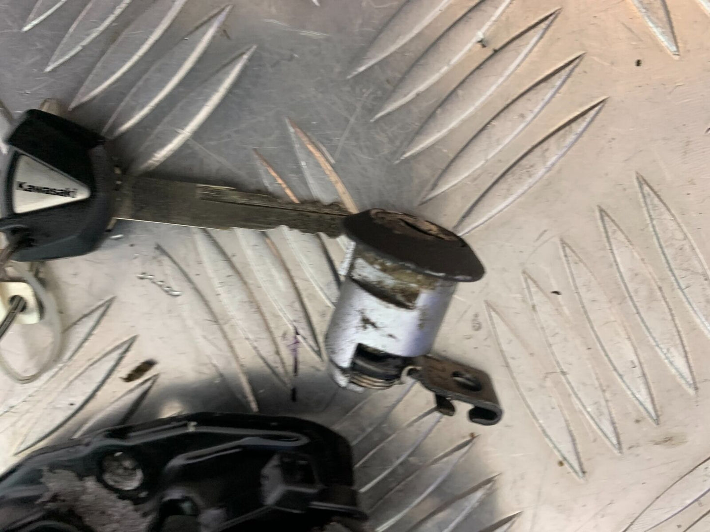 KAWASAKI NINJA 650 LOCKS AND KEY   YEAR 2017-2019 (CMB1018)