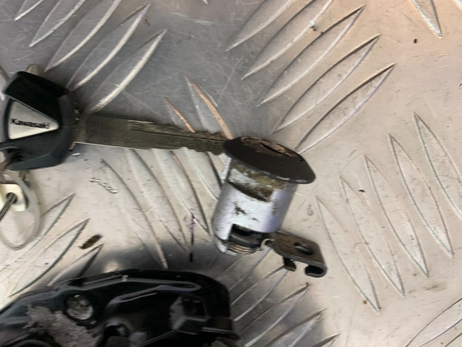 KAWASAKI NINJA 650 LOCKS AND KEY   YEAR 2017-2019 (CMB1018)