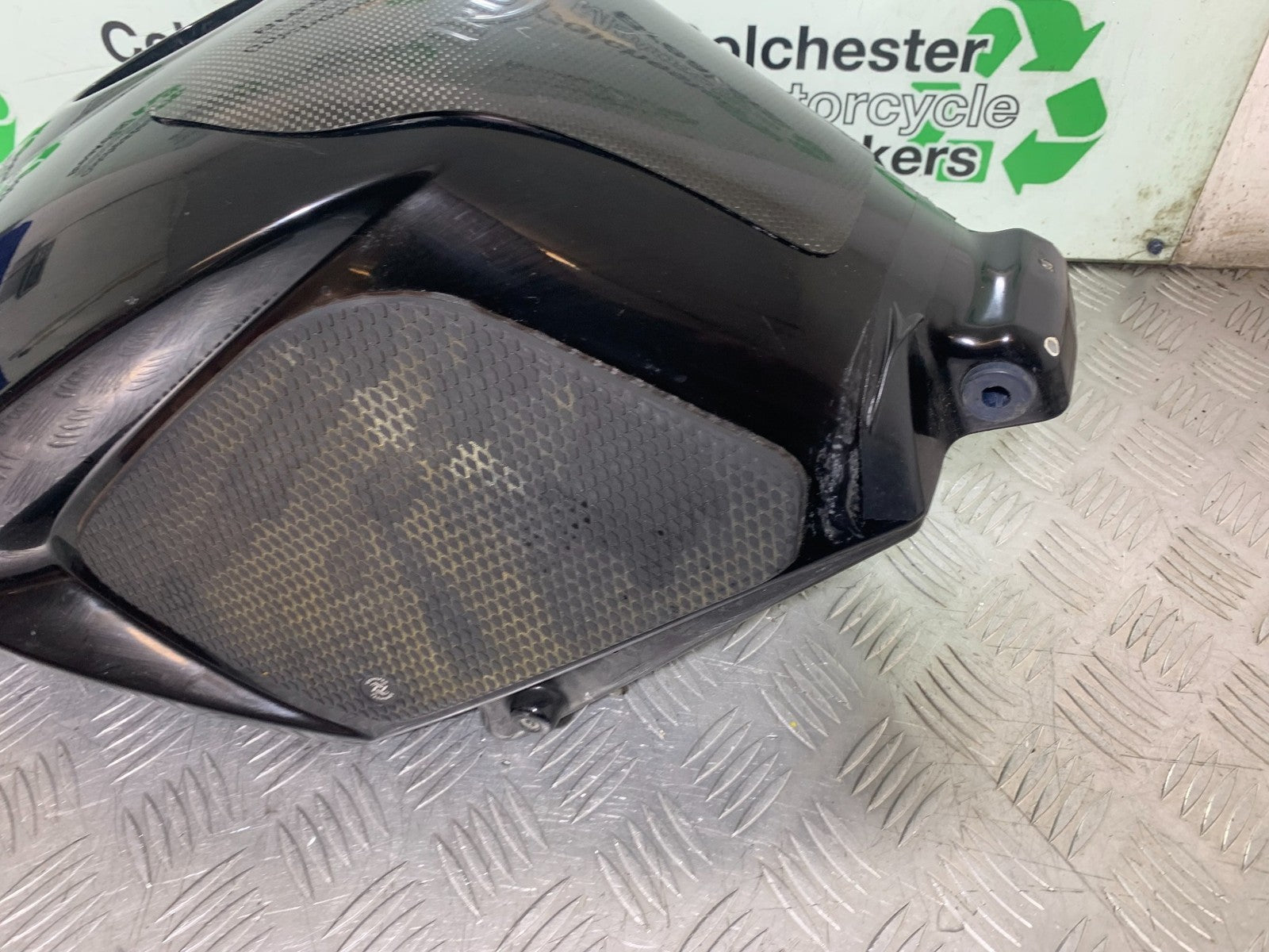TRIUMPH 1050 SPEED TRIPLE PETROL TANK YEAR 2005-2007 (CMB1322)