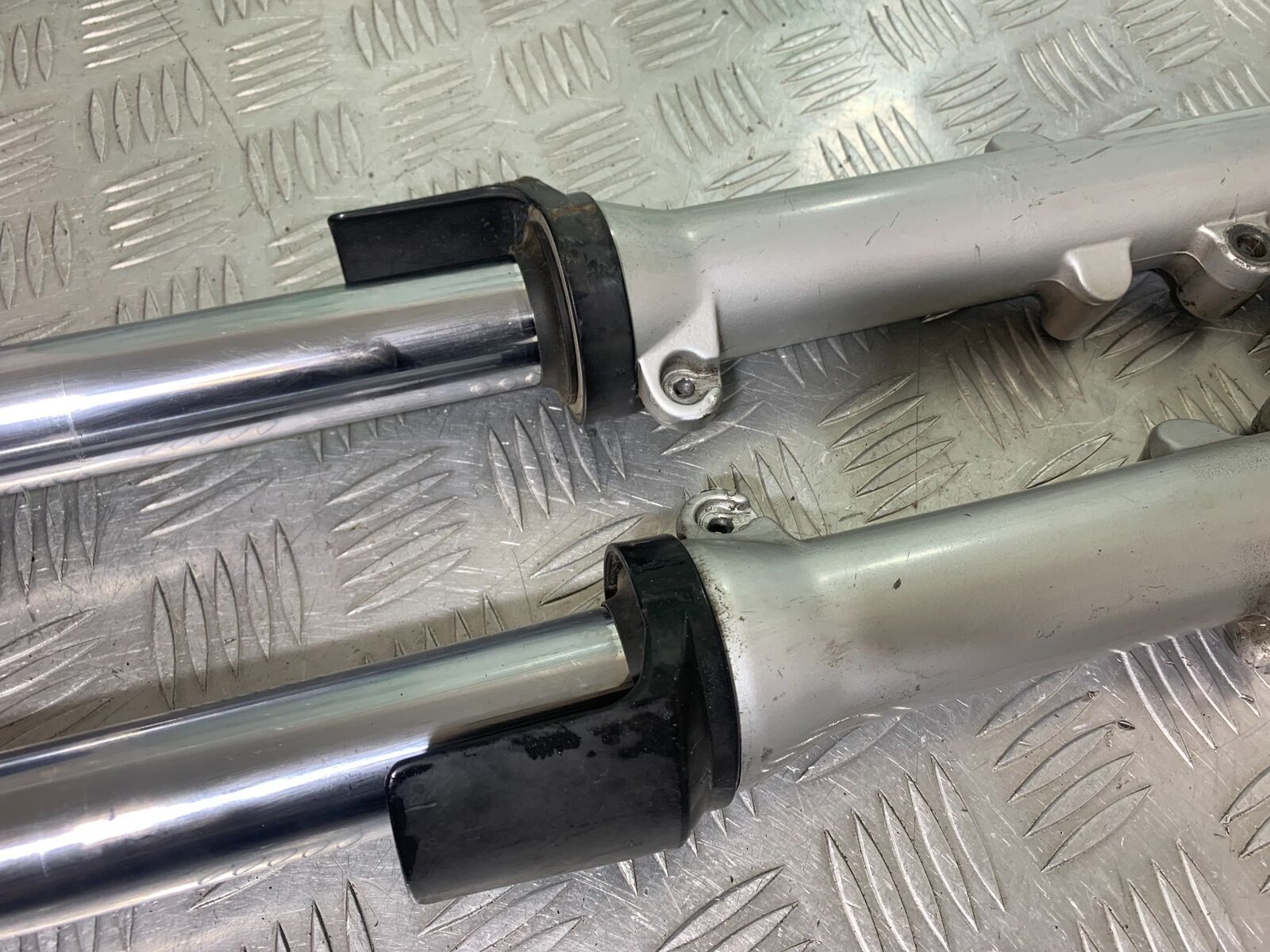 KAWASAKI Z750 ZR750 ZR-7S FORKS  YEAR 1999-05 (CMB1135)
