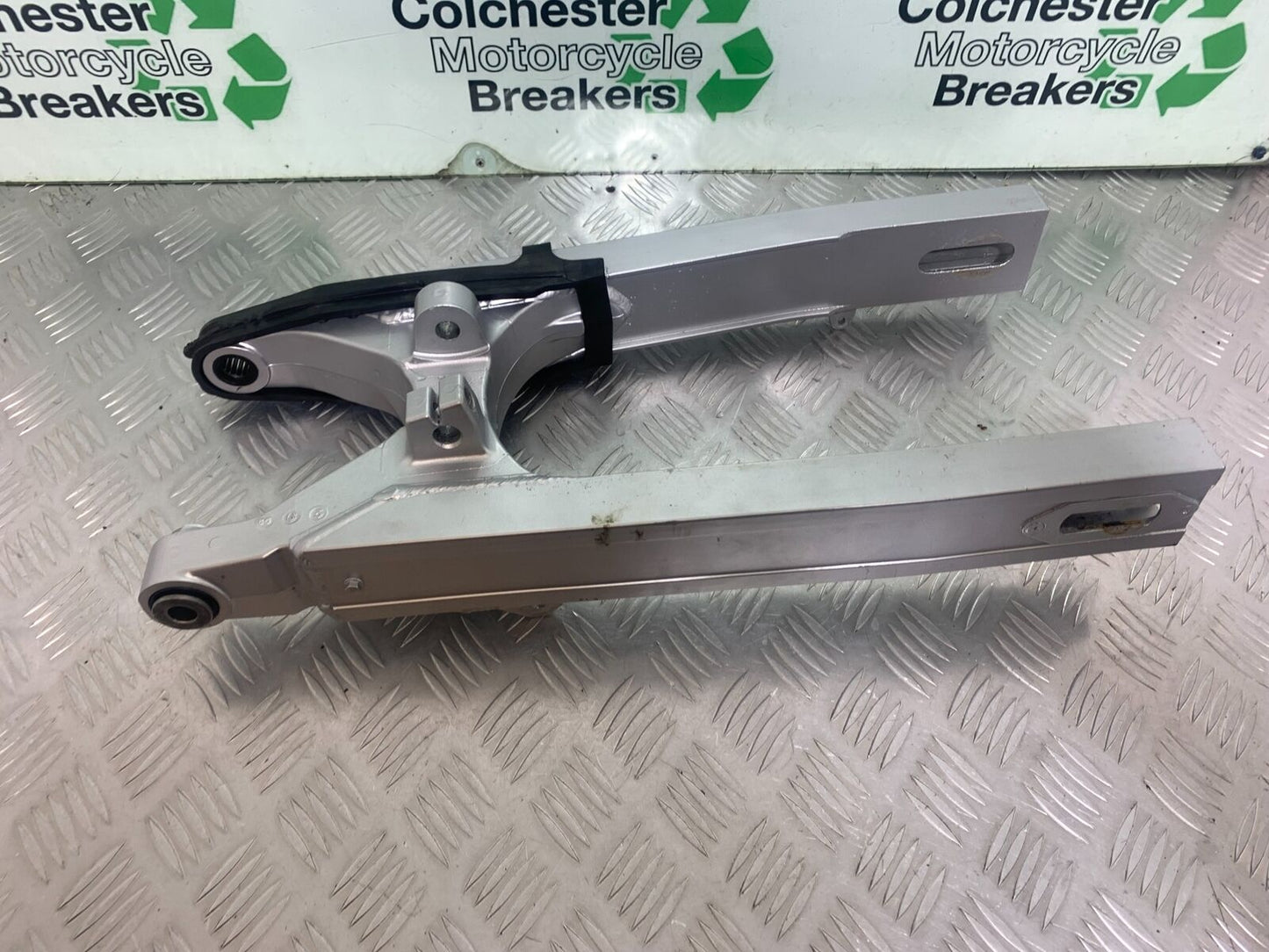HONDA VFR400 VFR 400 NC21 SWINGARM   YEAR 1986-87 (CMB1043)