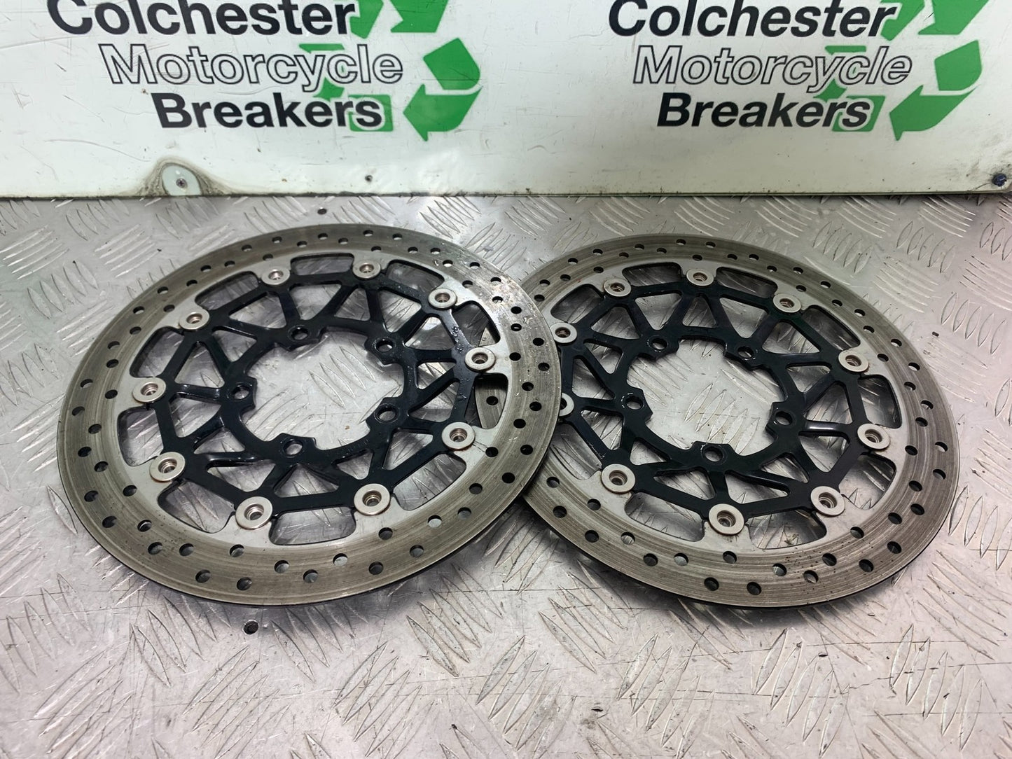 TRIUMPH 675 STREET TRIPLE R FRONT BRAKE DISCS  YEAR 2013 - 2016 (CMB1221)