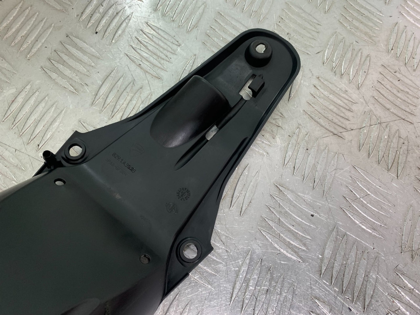 DUCATI 1299 PANIGALE FAN AIR DUCT (DAMAGED) YEAR 2016 (CMB 1187)