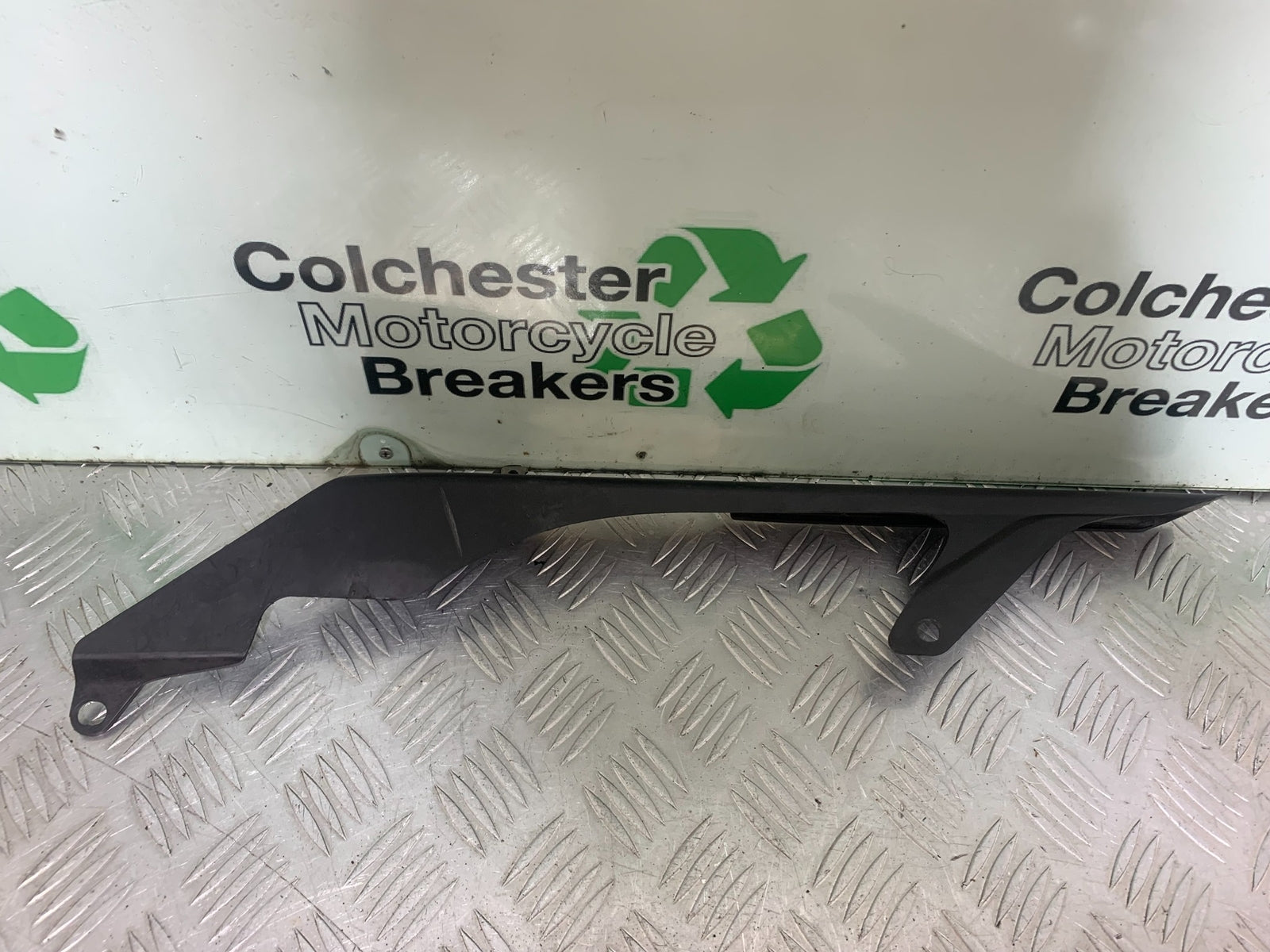 YAMAHA YZF R1 HUGGER CHAIN GUARD    YEAR 2004-2006 (CMB1155)