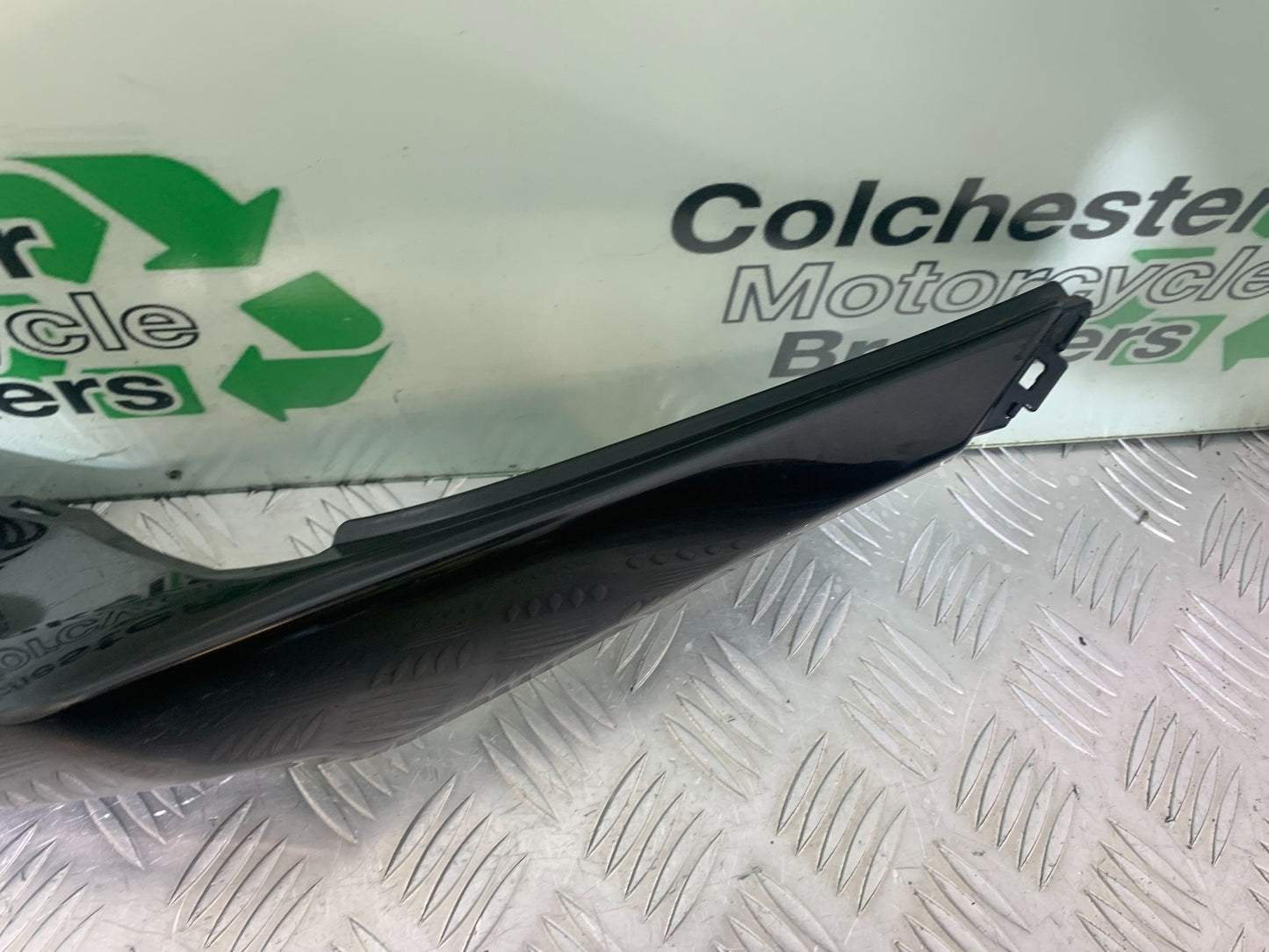 KAWASAKI ZX6R RIGHT SEAT PANEL  YEAR 2009-2012 (CMB1136)