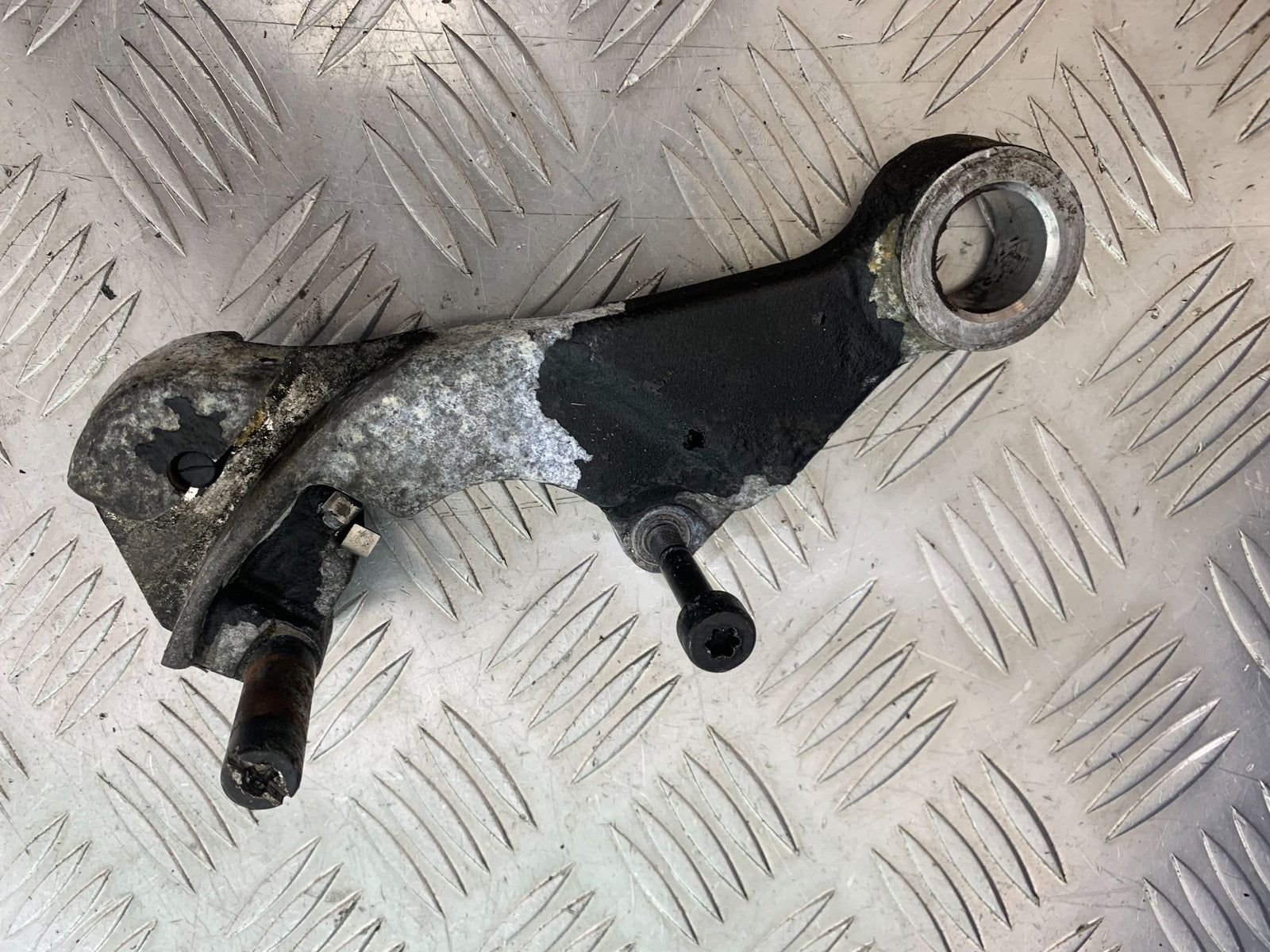 HARLEY DAVIDSON FXS BLACKLINE 1585 REAR CALIPER BRACKET  YEAR 2012 (CMB1147)