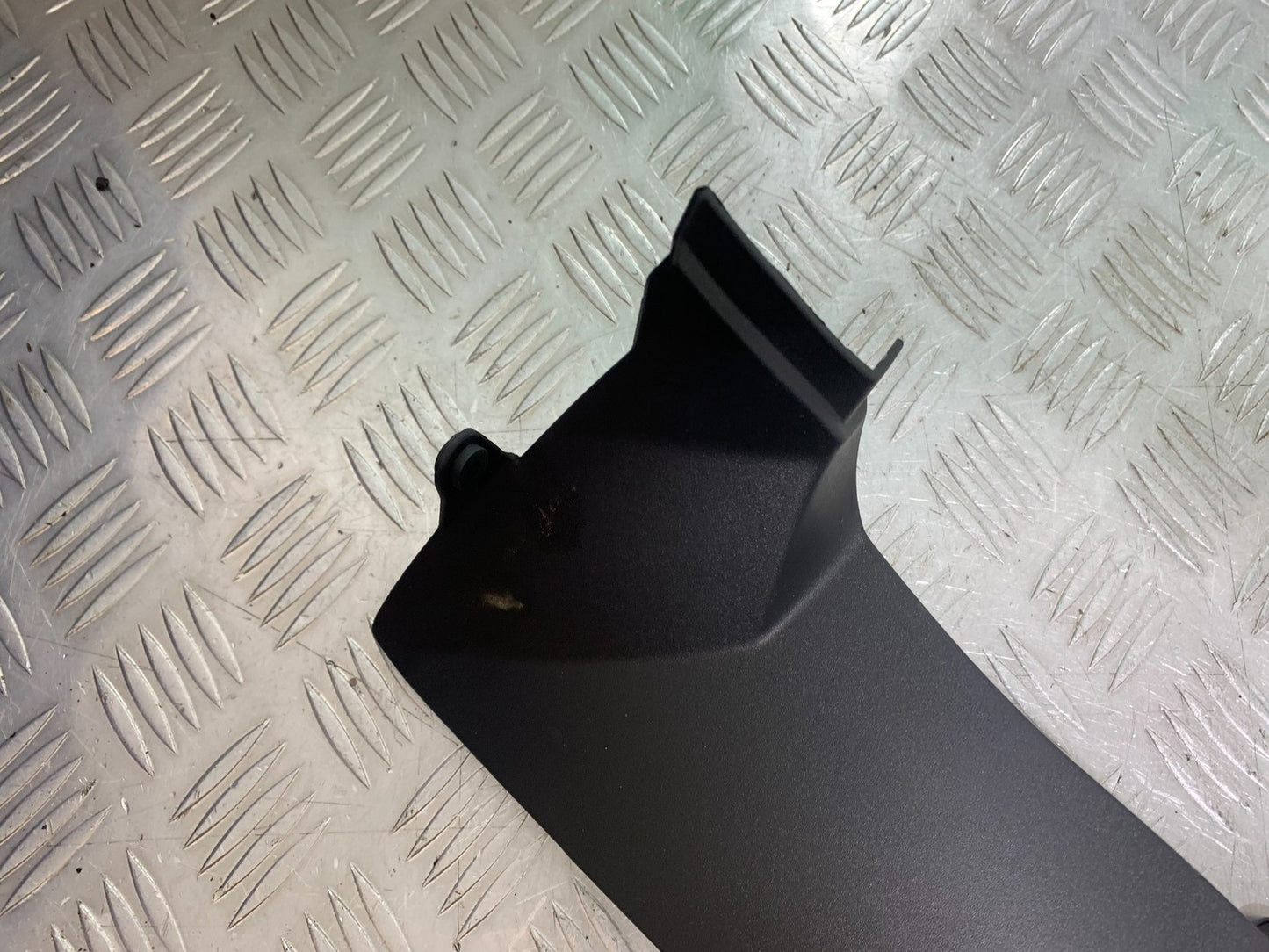 TRIUMPH 1050 SPRINT ST LEFT TOP FAIRING INFILL PANEL   2003-2011 (CMB1285)