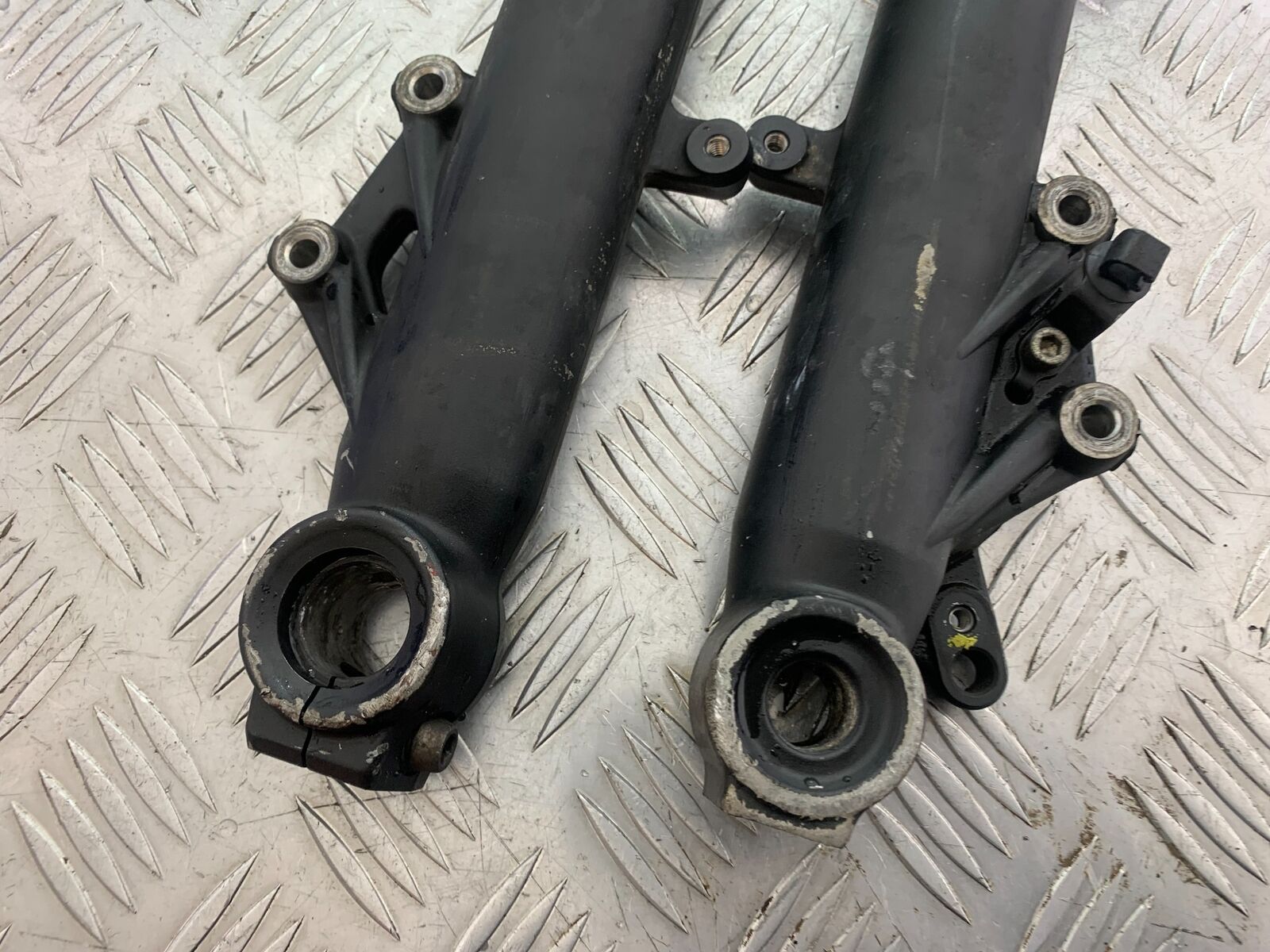 KAWASAKI Z650 ER650 KNFAN FORK BOTTOMS  YEAR 2022-2024 (CMB1112)