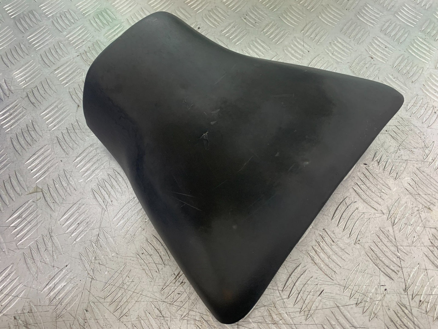 KAWASAKI Z750 Z 750 FRONT SEAT   YEAR 2004-2006  (CMB1234)