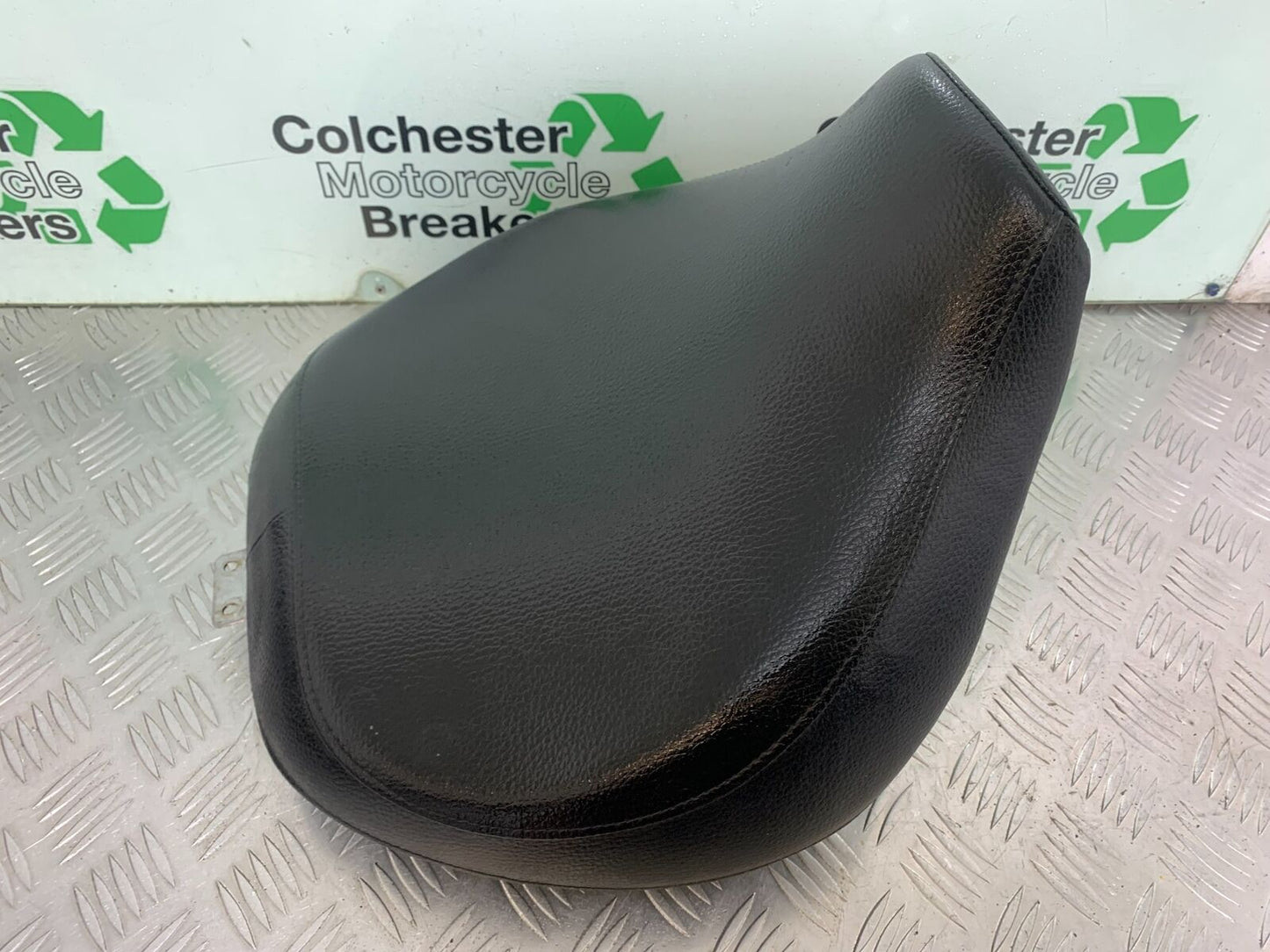 SUZUKI INTRUDER VL800 C800 FRONT SEAT  YEAR 2012-16 (CMB1039)