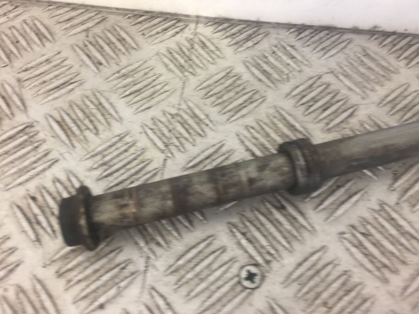 HONDA XL1000 VARADERO REAR WHEEL SPINDLE YEAR 2000 (STOCK 343)