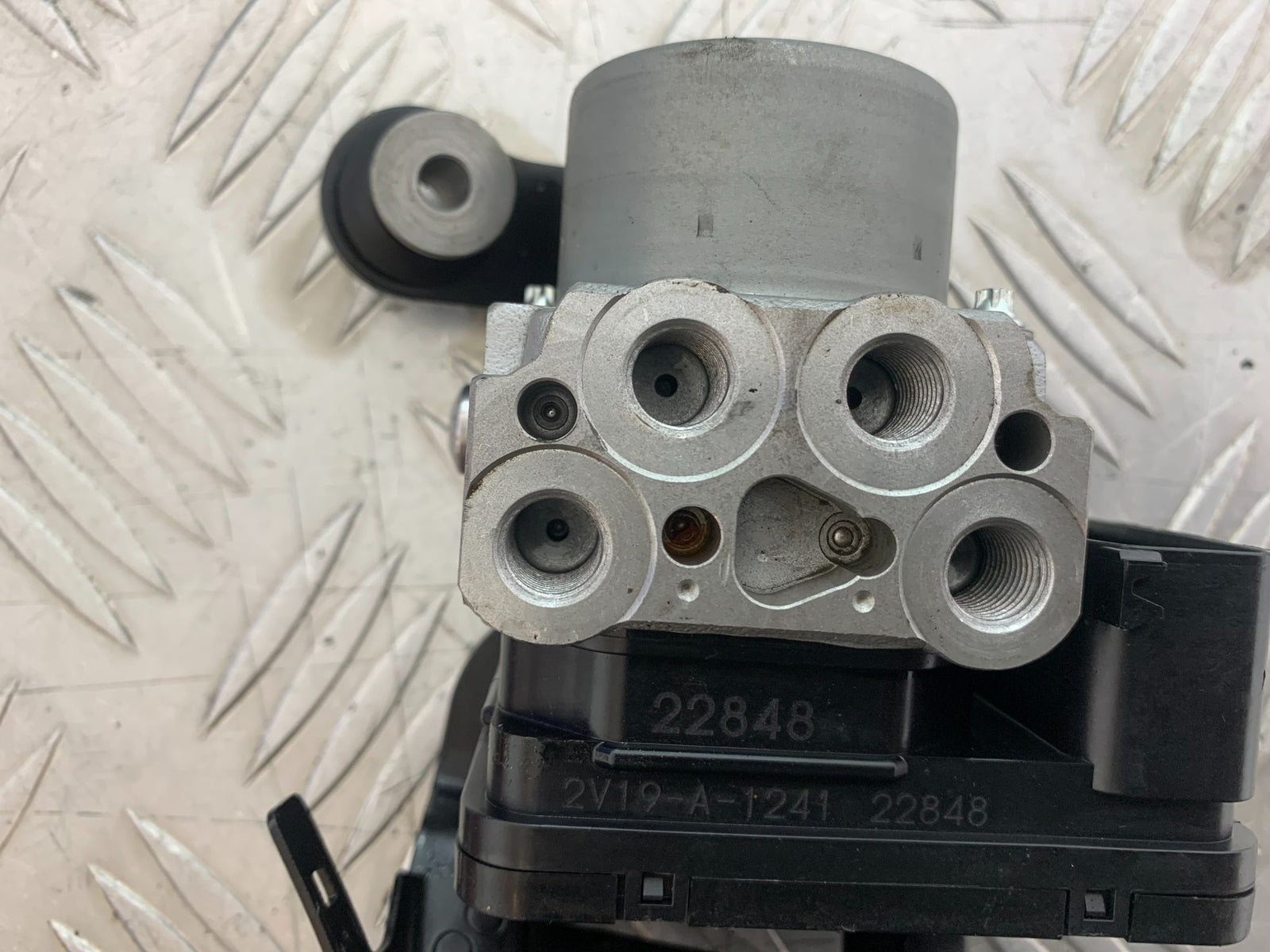 TRIUMPH TRIDENT 660 ABS PUMP YEAR 2021-2024 (CMB1148)