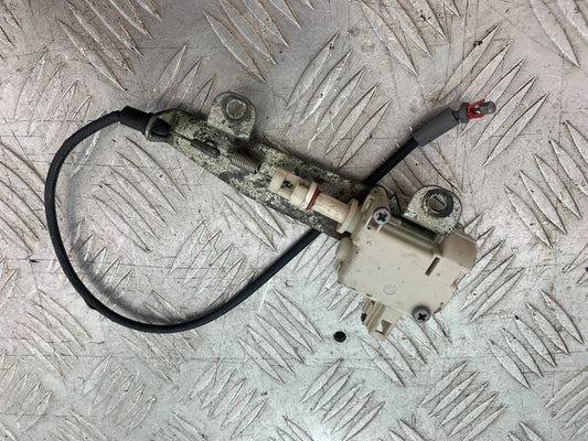 APRILIA 650 PAGASO STRADA TANK LID CATCH AND CABLE   YEAR 2005-2010 (CMB1260)