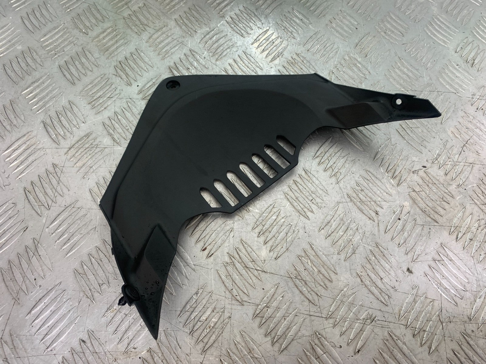 HONDA CBR1000 rr FIREBLADE LOWER TOP FAIRING INFILL    YEAR 2012-2016 (CMB1198)