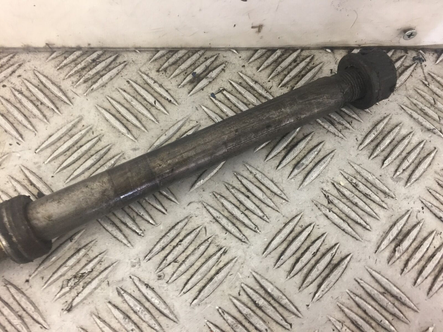 HONDA ST1100 PAN EUROPEAN REAR WHEEL SPINDLE YEAR 1997 (STOCK NO 351) non abs