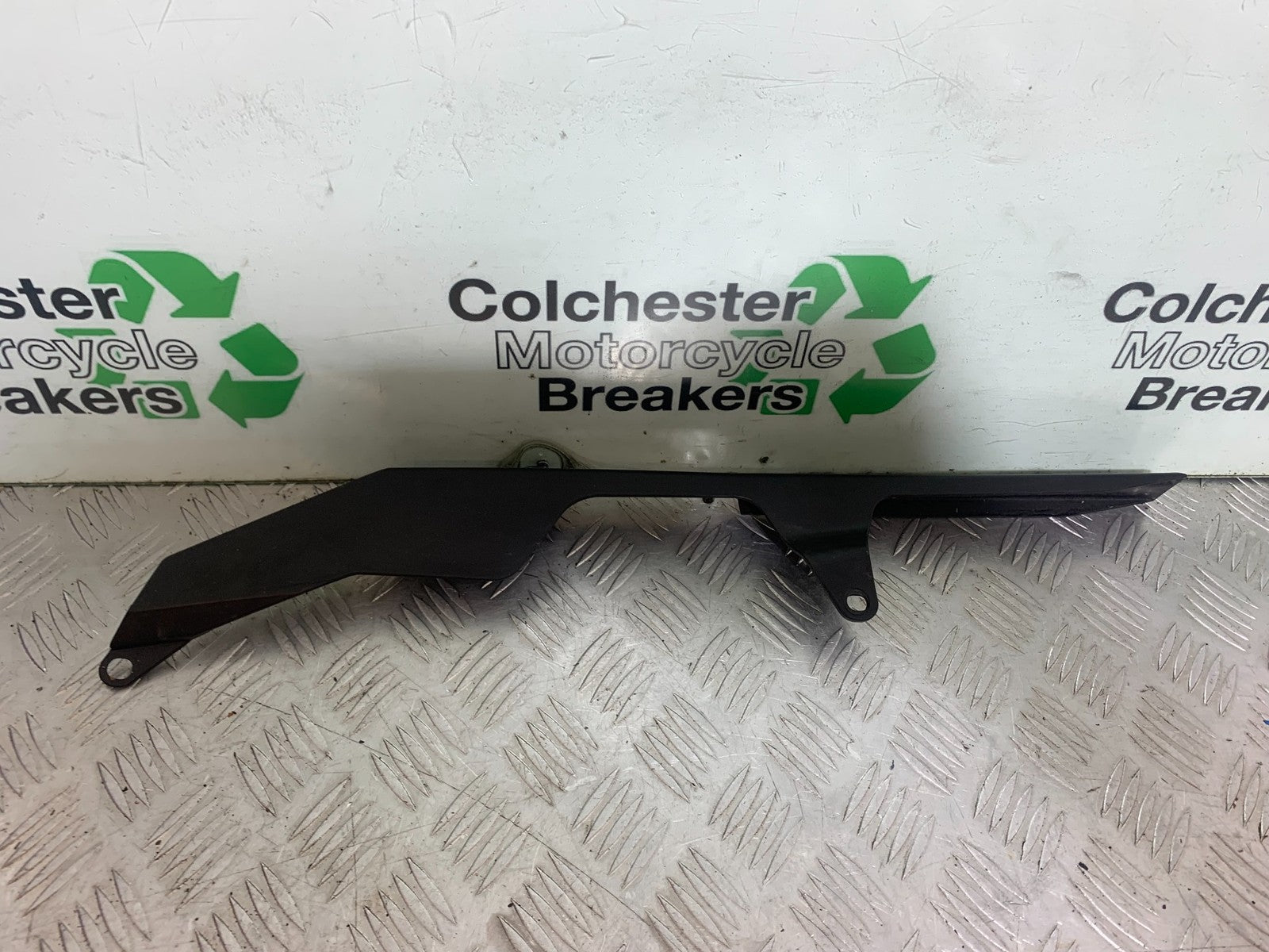YAMAHA YZF R1 14 B BIG BANG CHAIN GUARD   2009-14 (CMB1175)