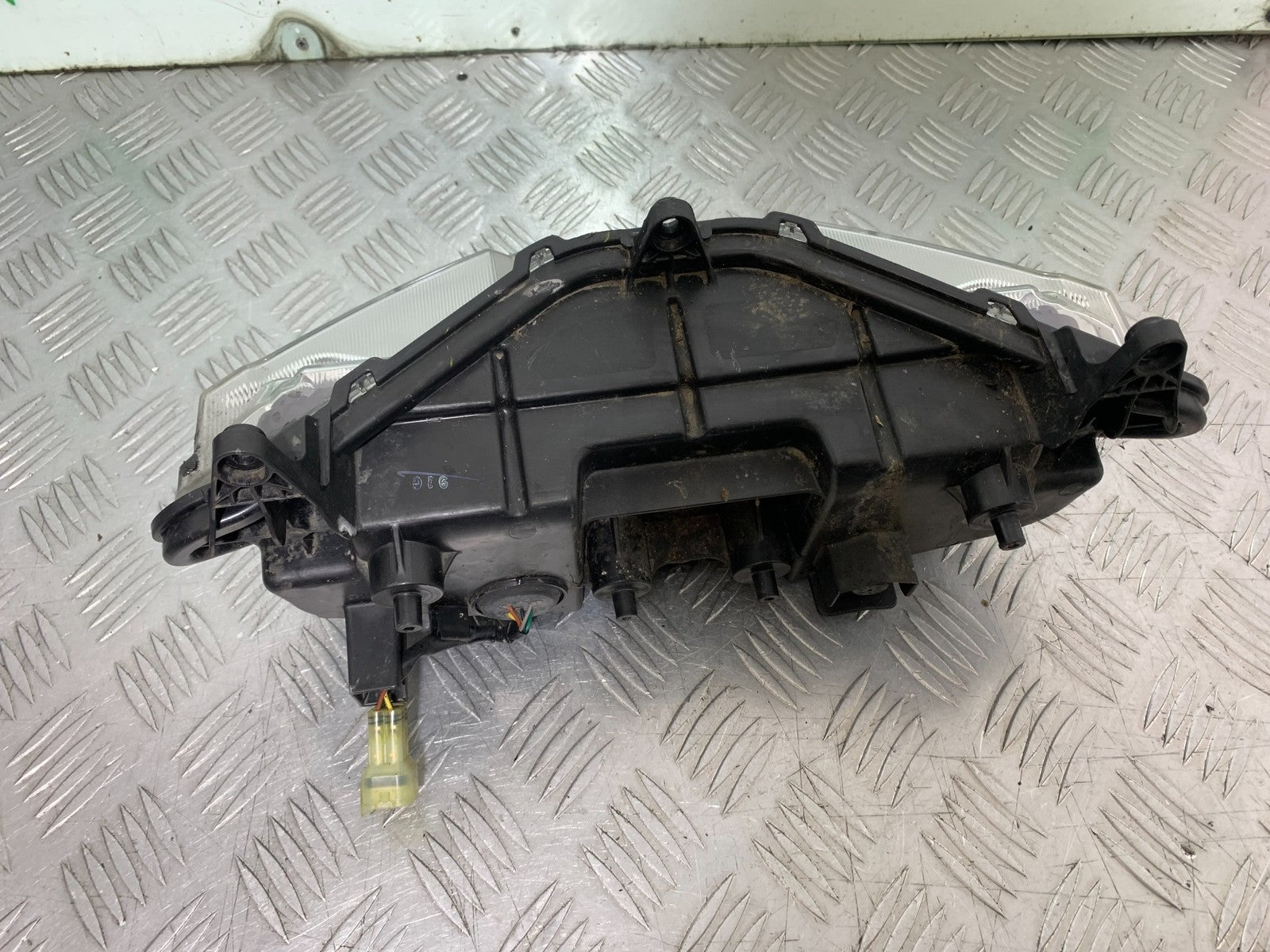 YAMAHA YZF-R125 YZF 125 HEADLIGHT  YEAR 2019-2022 (CMB1263)