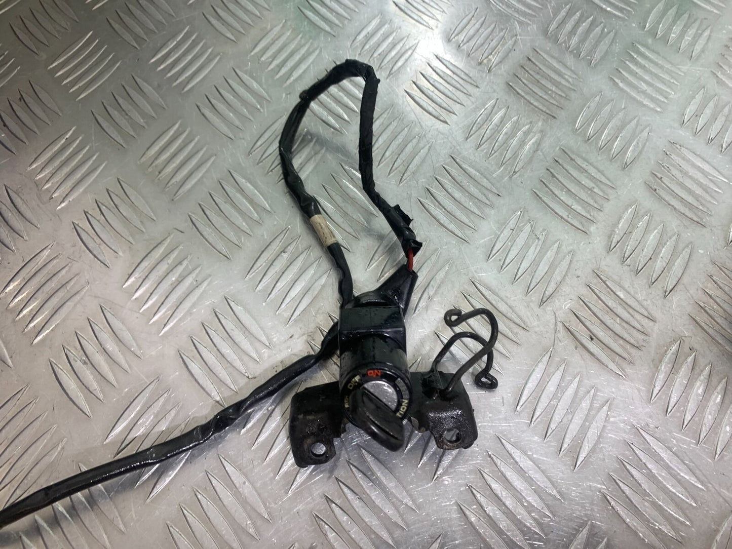 HONDA CBR125 CBR 125 IGNITION SWITCH AND KEY  YEAR 2004-06  (CMB1040)